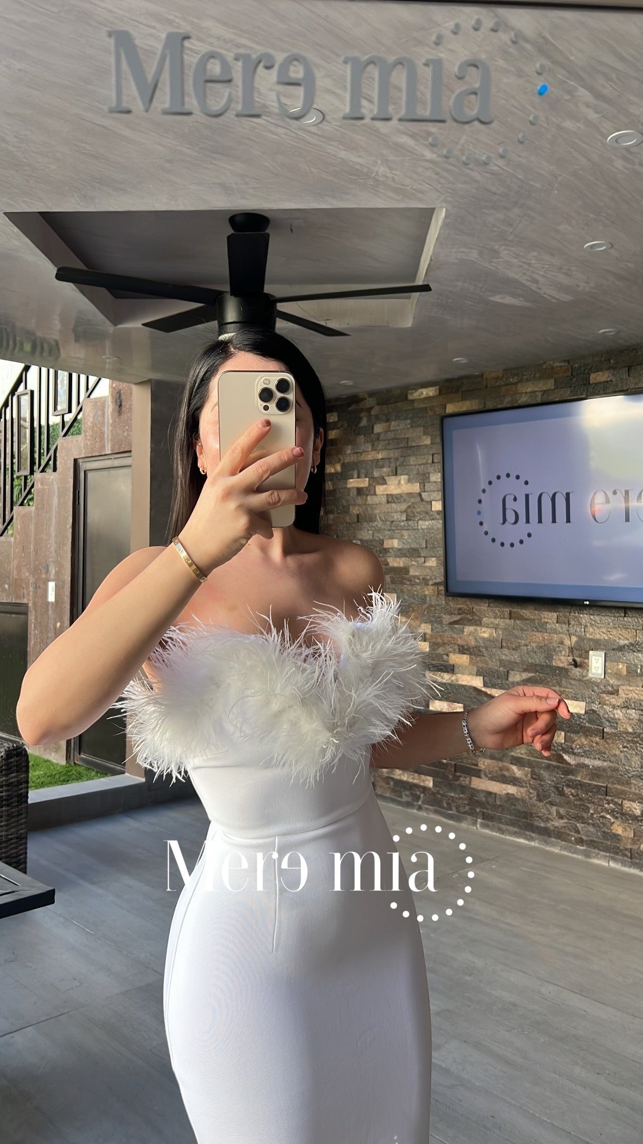 Vestido blanco  plumas