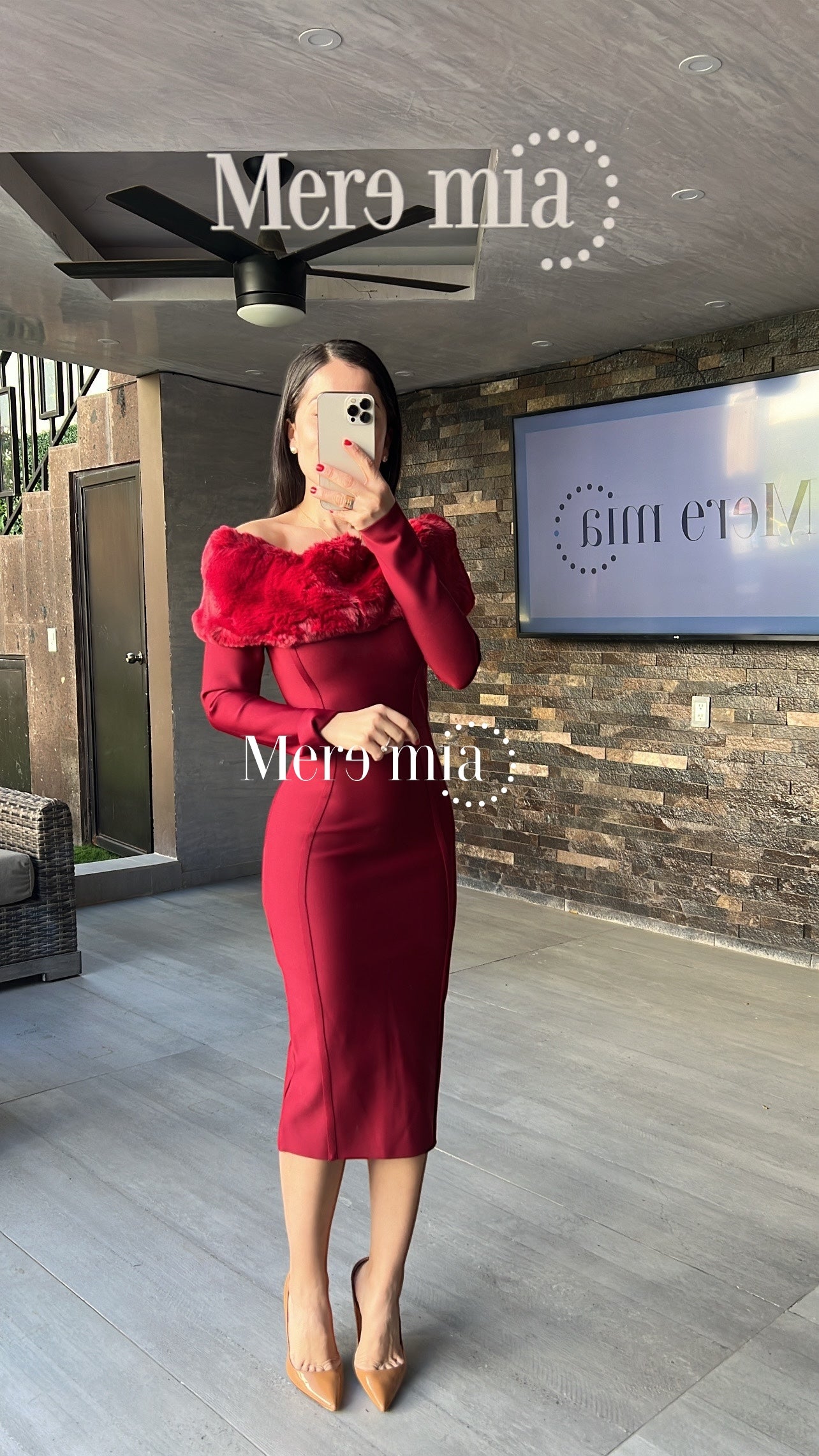 Vestido tinto hombros