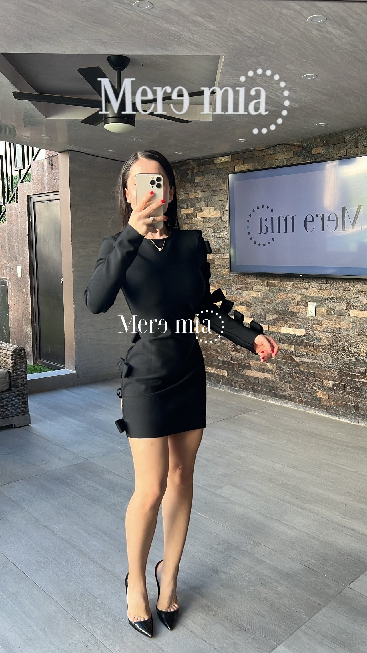 Vestido negro  corto moños