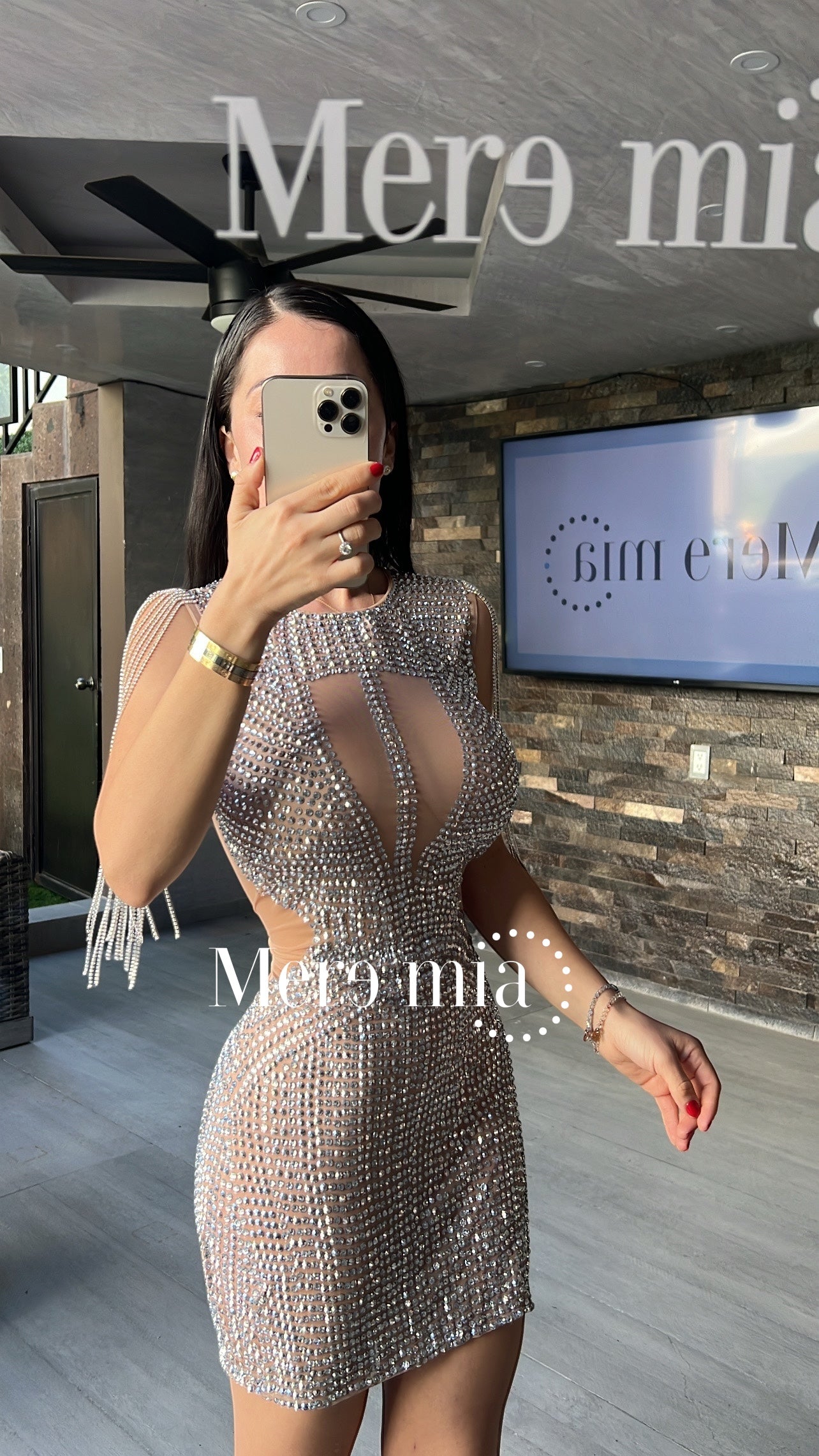 Vestido nude corto aplicaciones