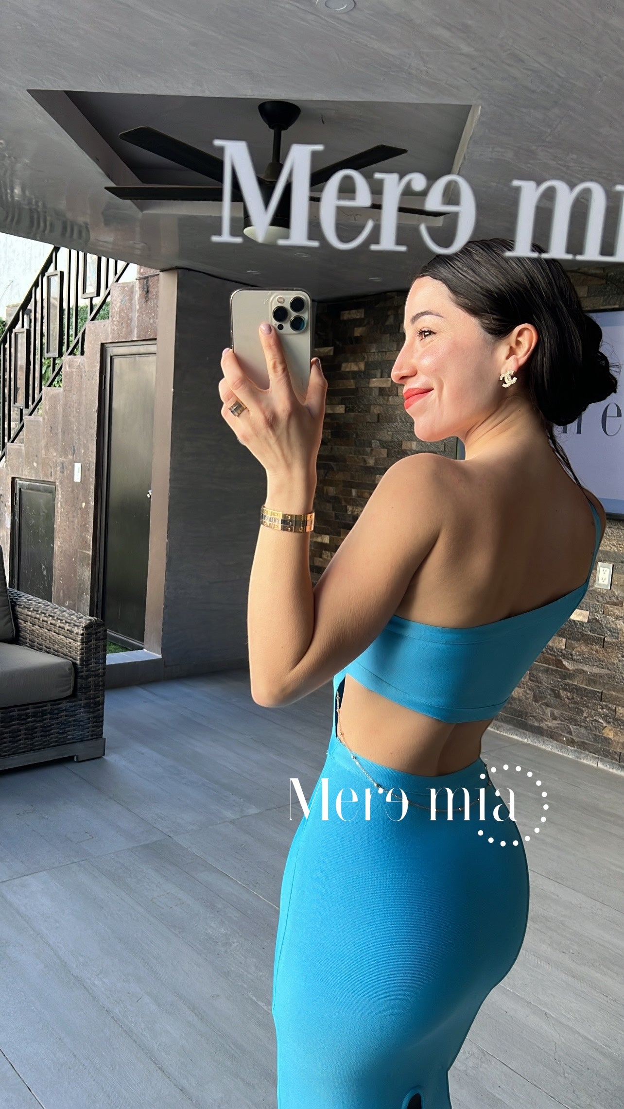 Vestido azul liso espalda