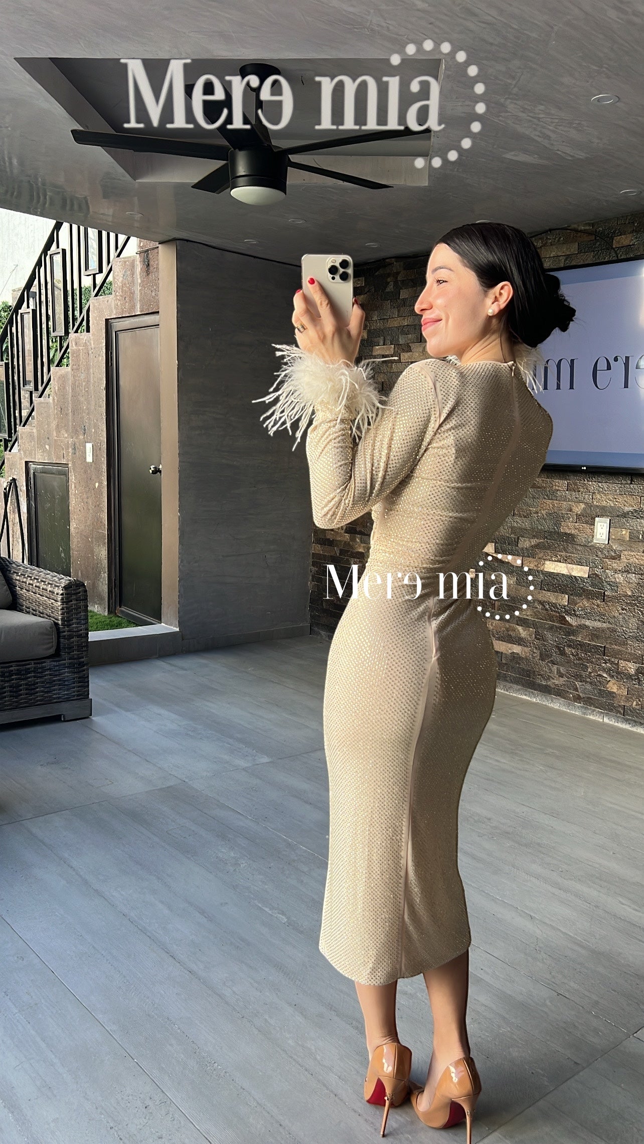 Vestido nude puntos plumas