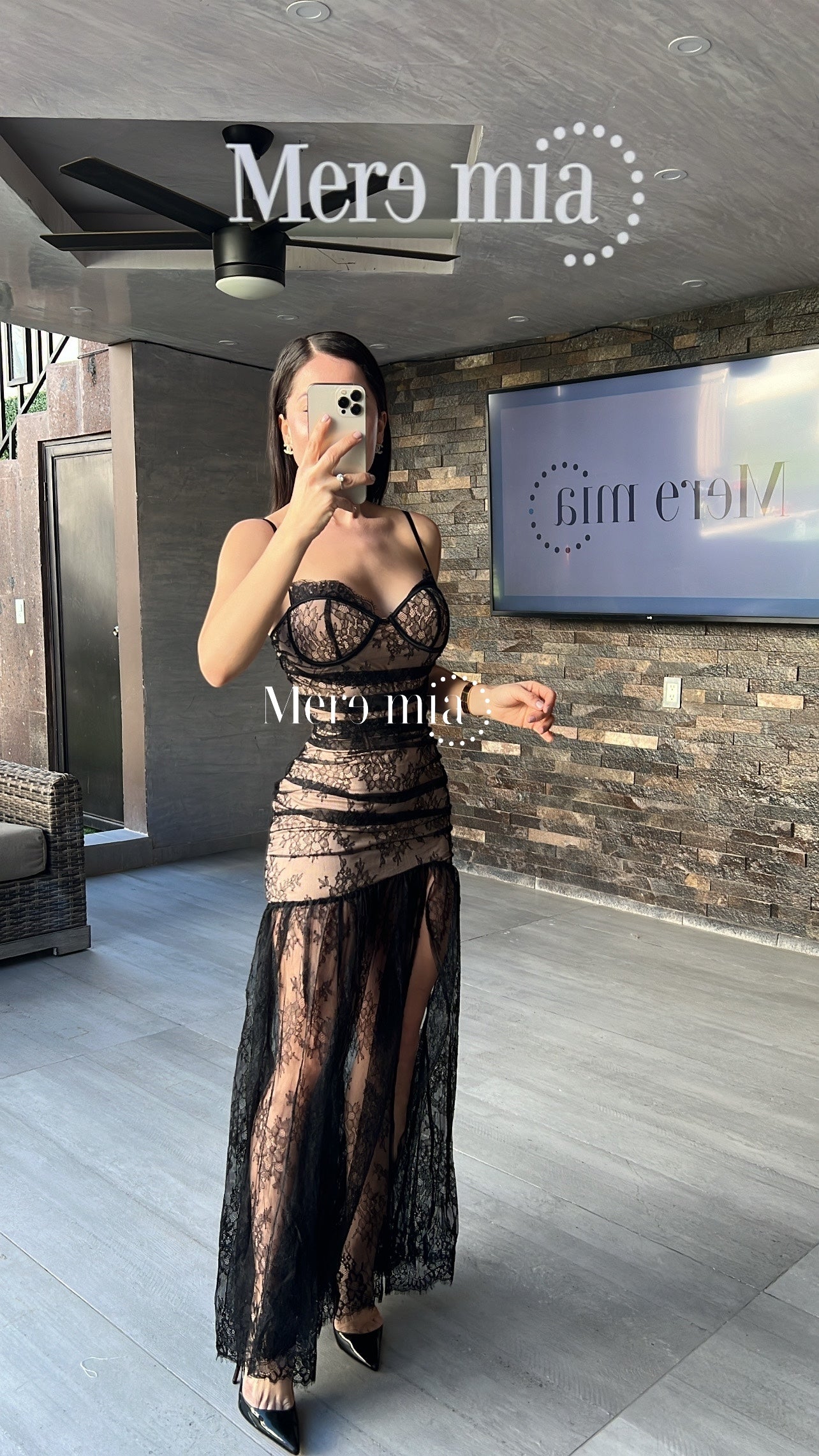 Vestido nude encaje negro