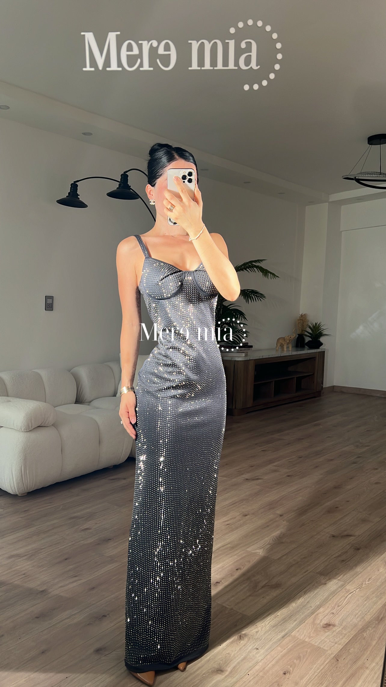 Vestido gris puntos copas