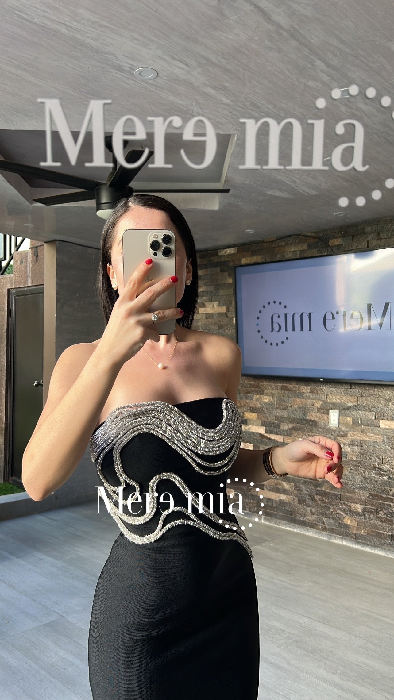 Vestido negro strapp plata