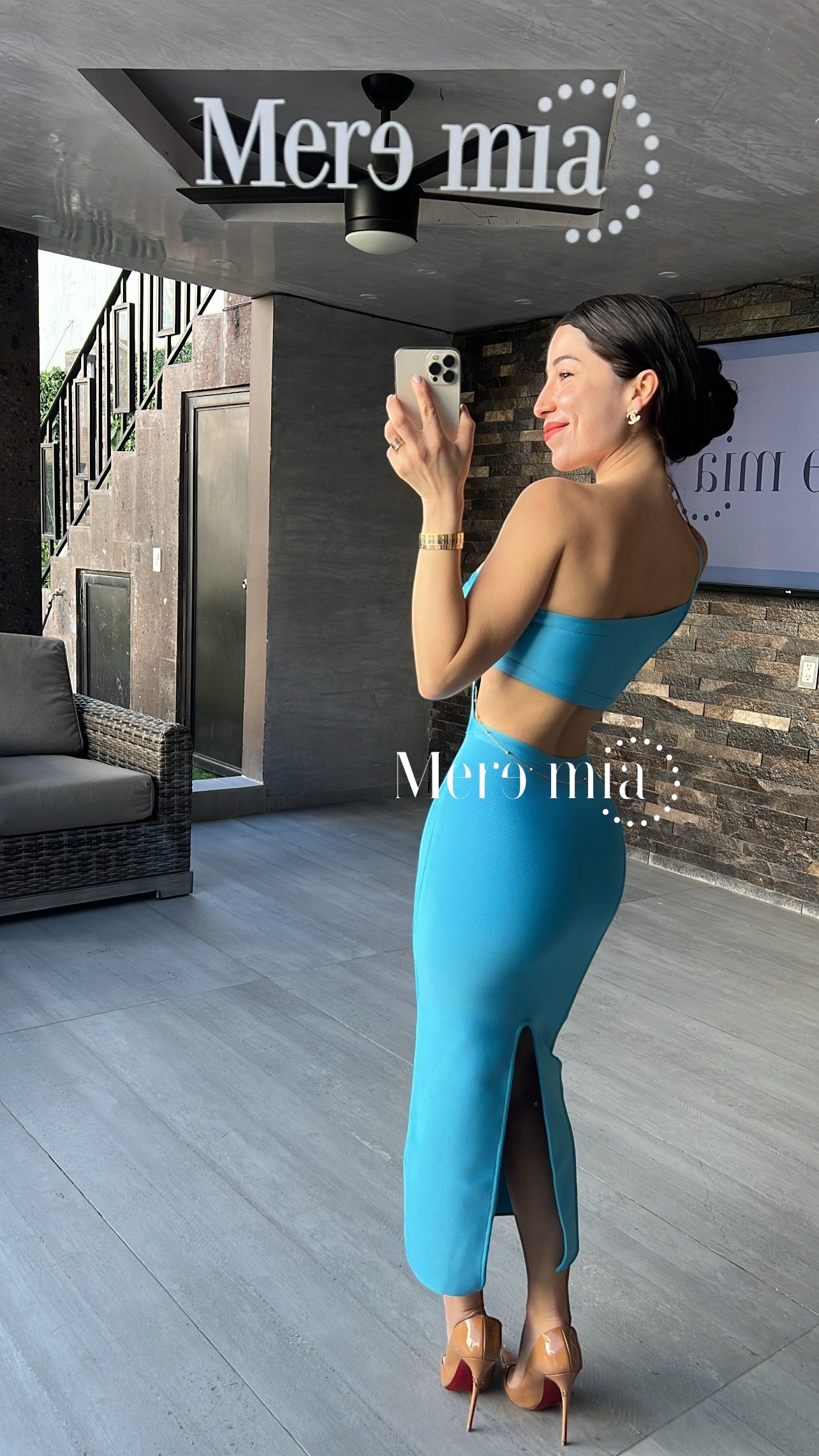 Vestido azul liso espalda