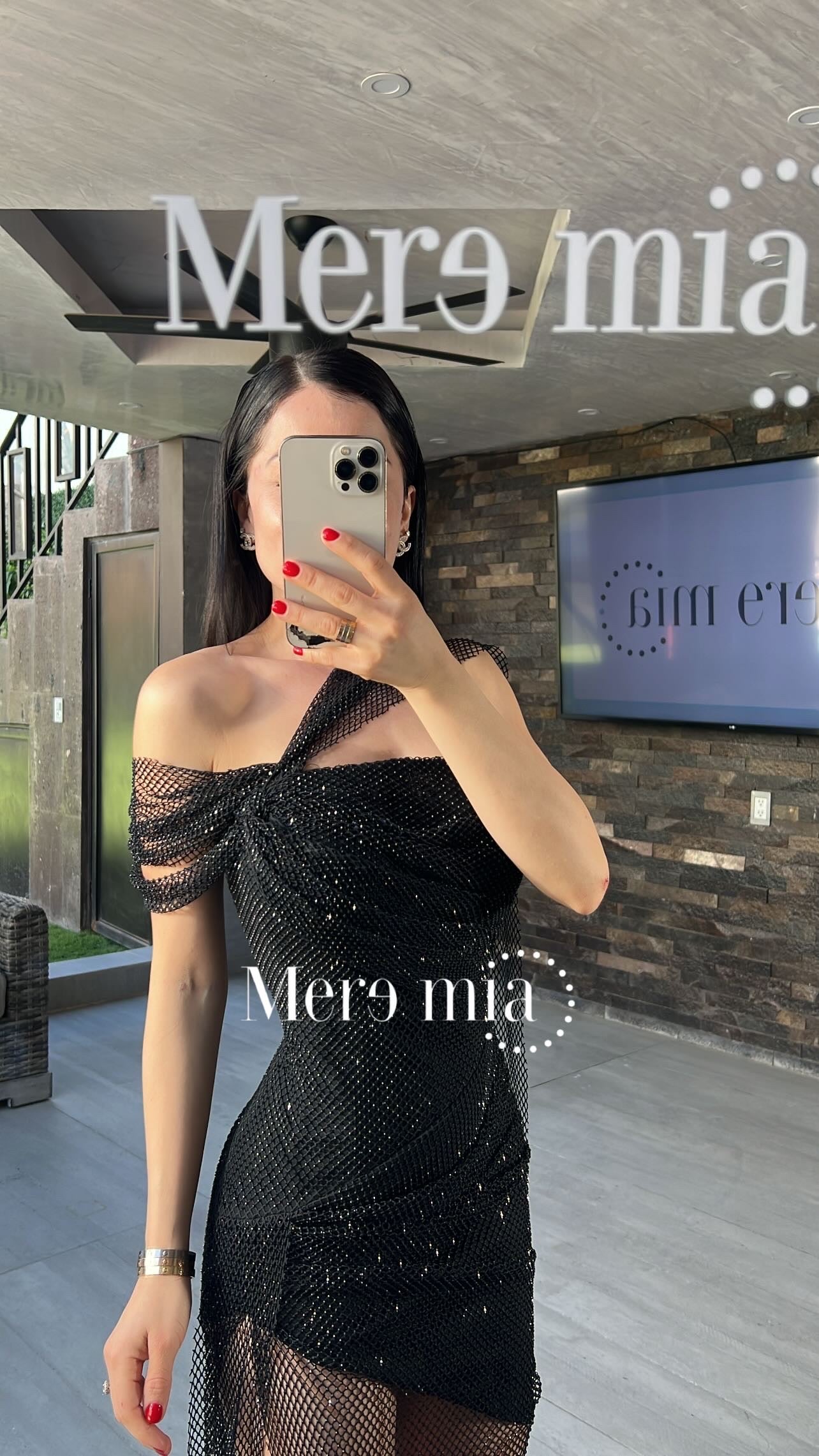 Vestido negro puntos