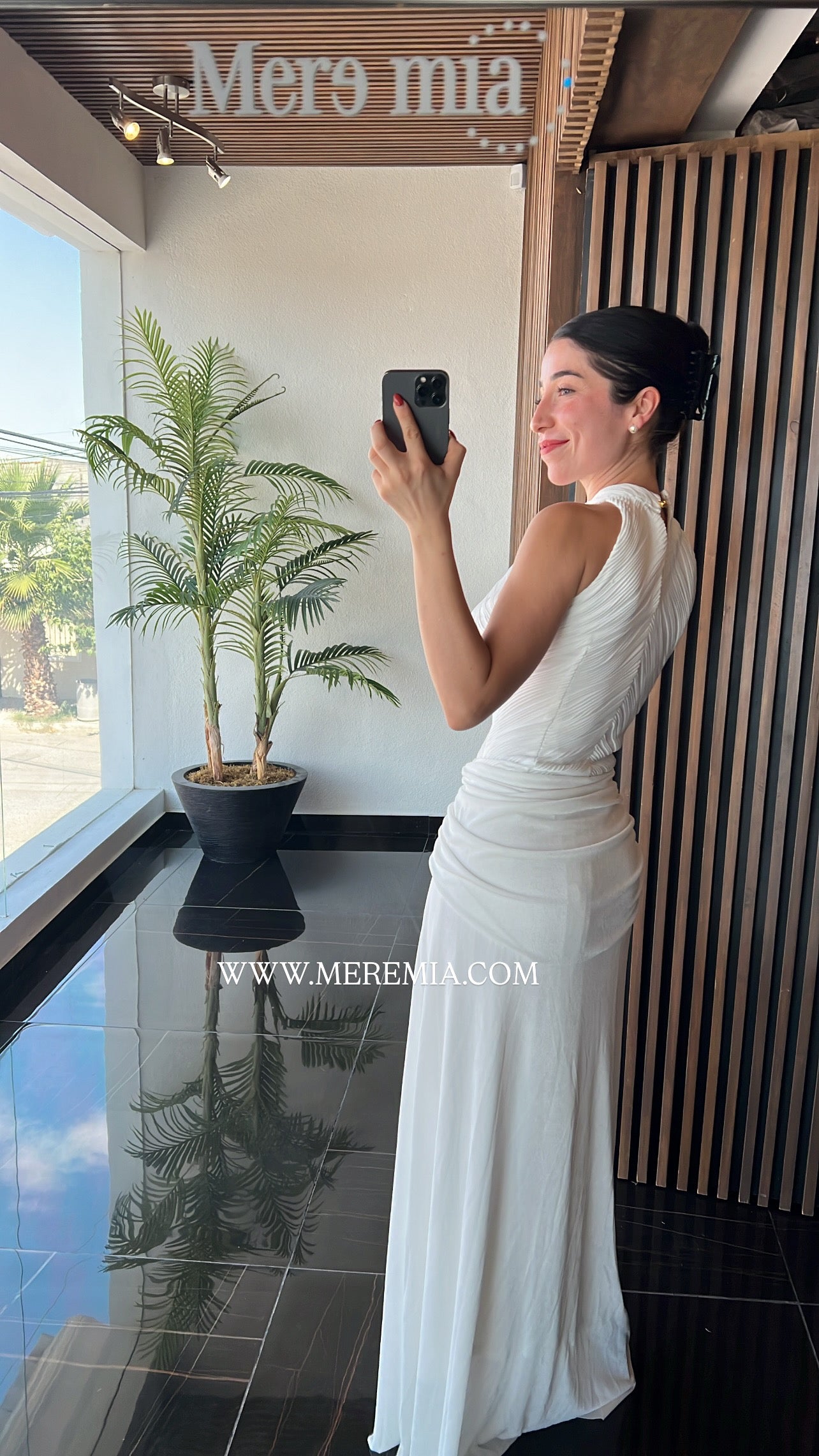 Vestido broche lado