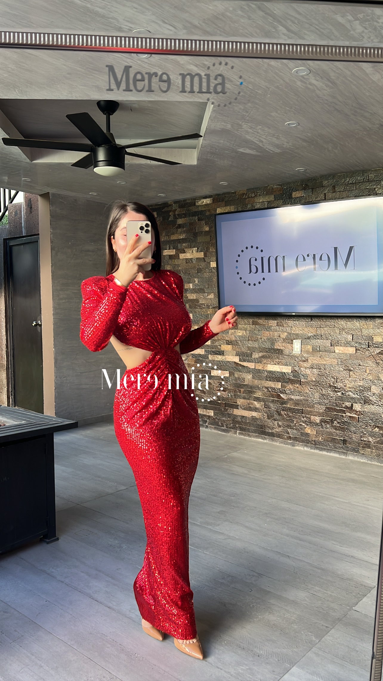 Vestido rojo sin espalda lente