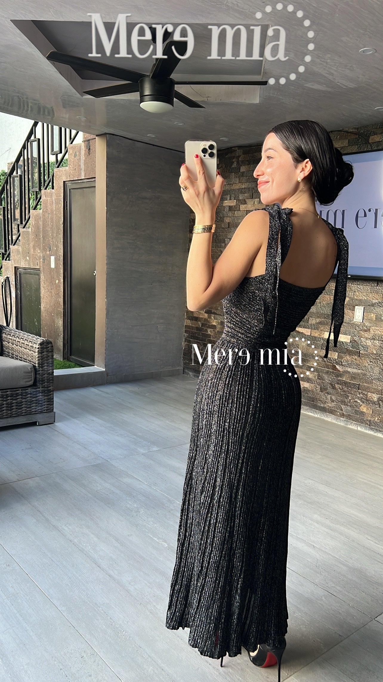 Vestido negro plisado