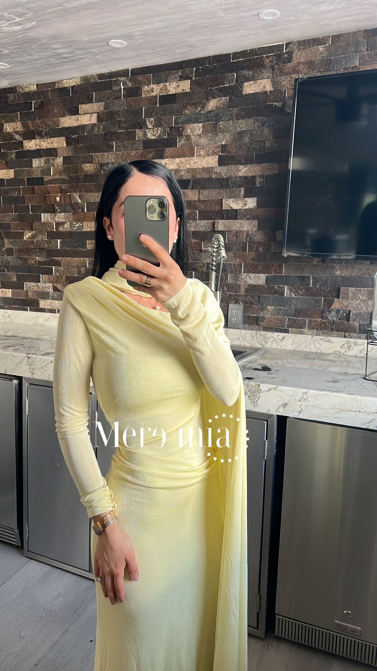 Vestido plisado capa