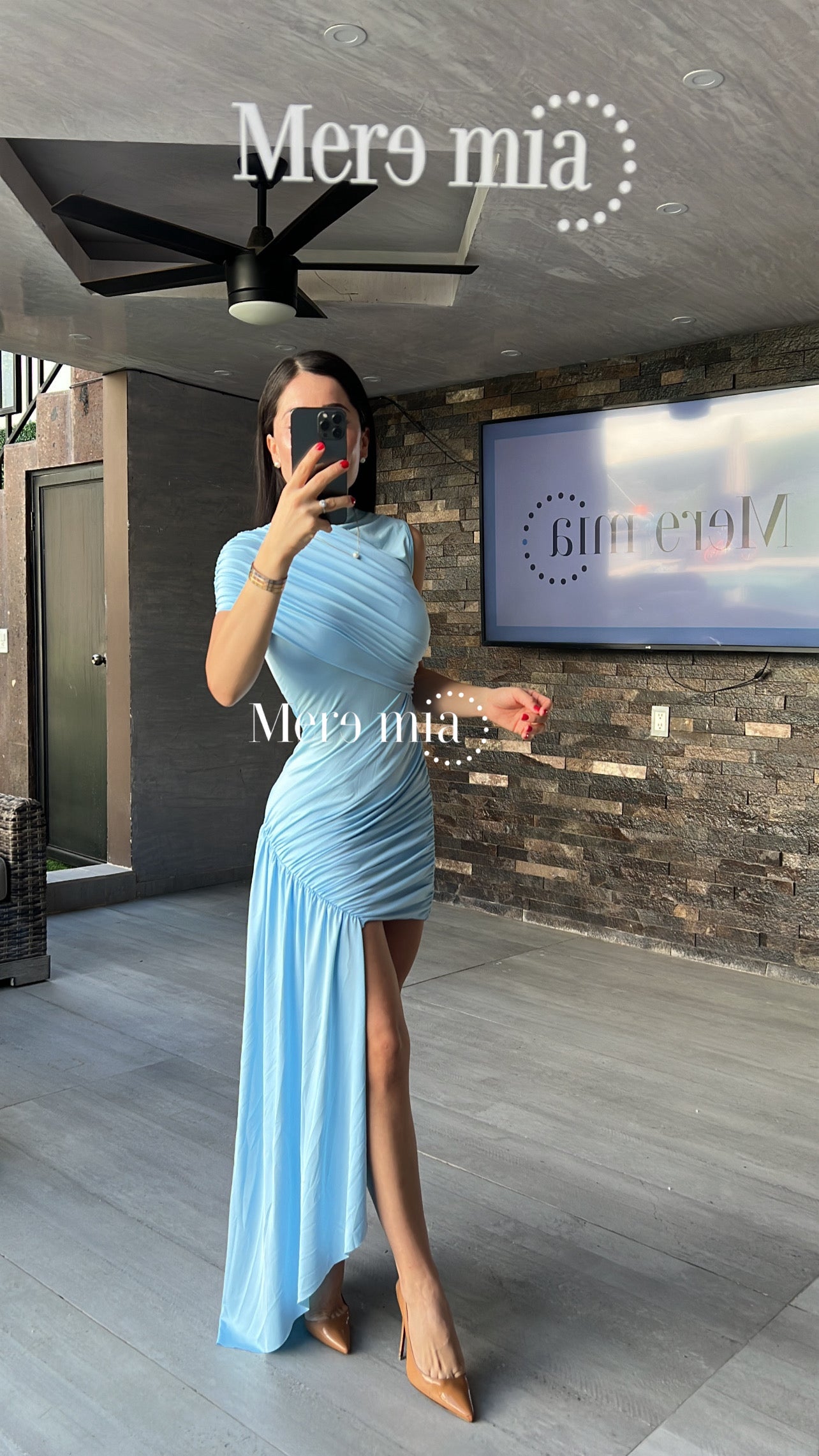 Vestido azul hombro plisado