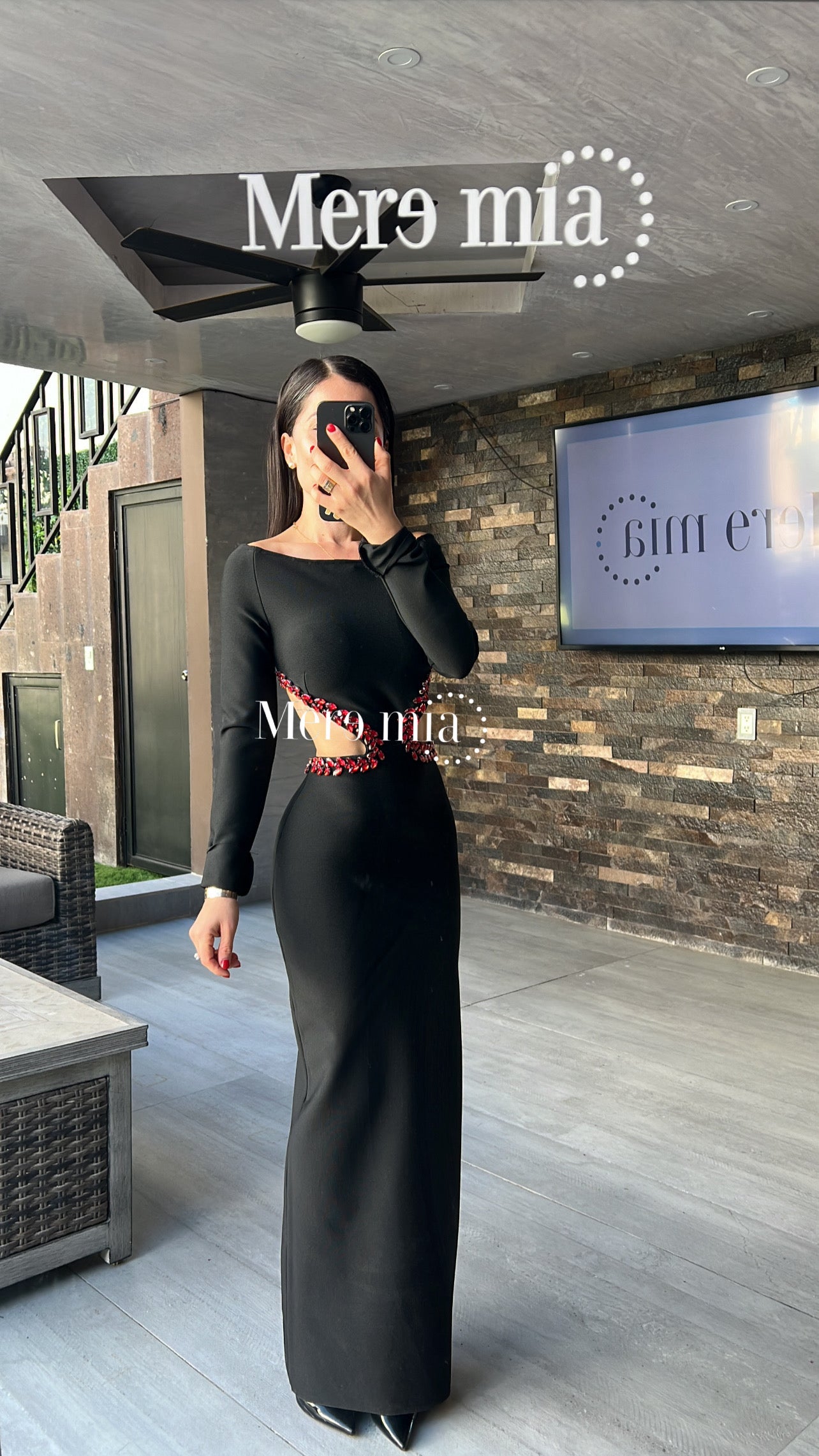 Vestido negro apl rojas