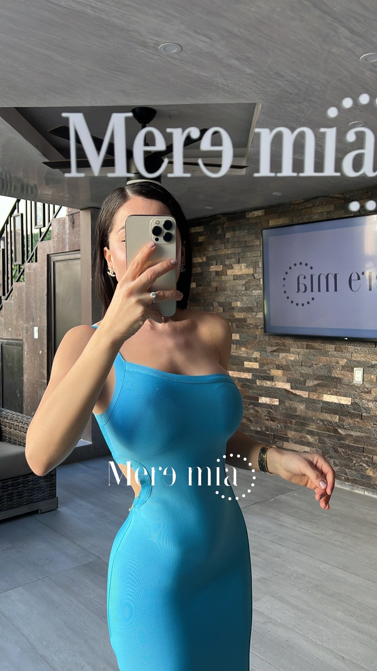 Vestido azul liso espalda