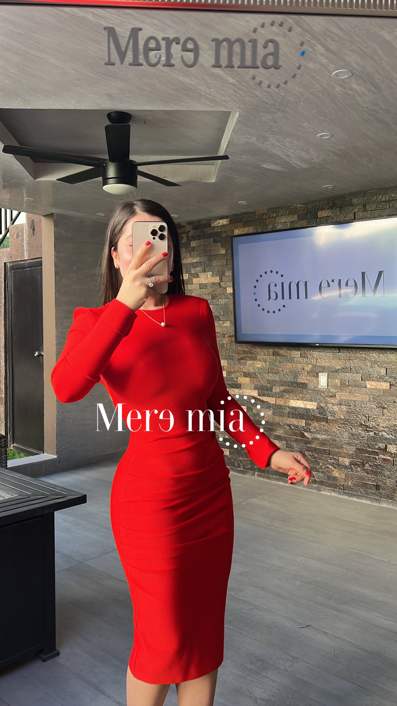 Vestido rojo espalda moño