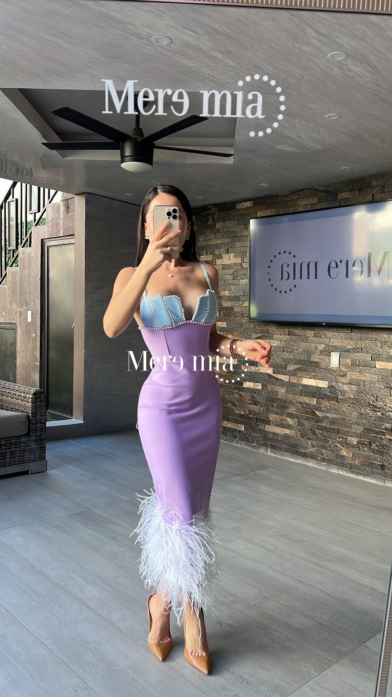 Vestido lila azul plumas