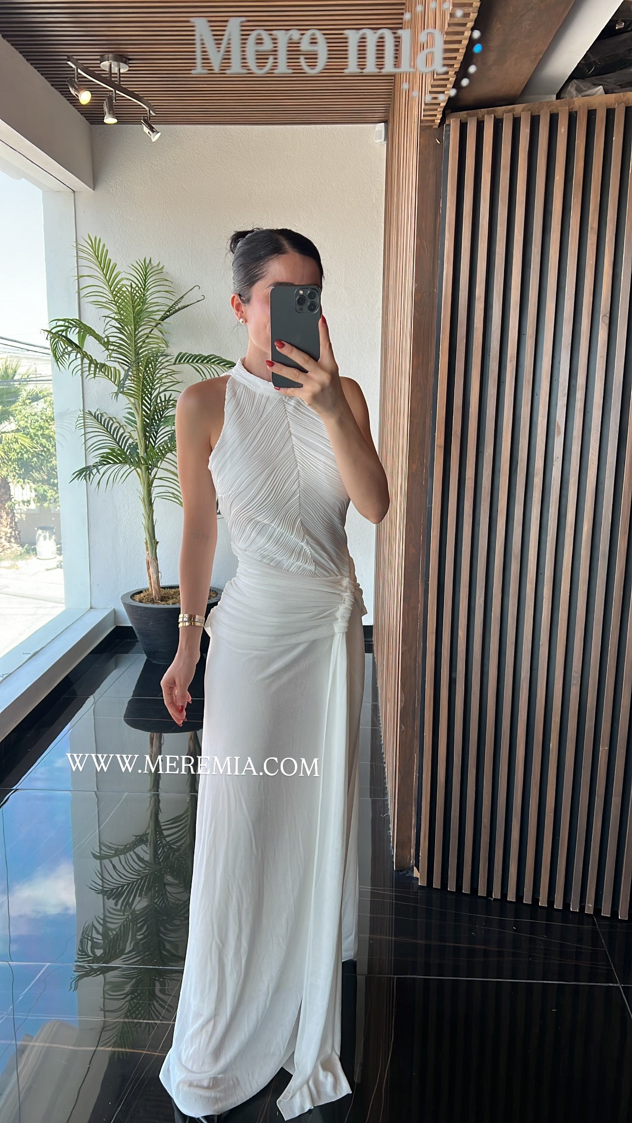 Vestido broche lado