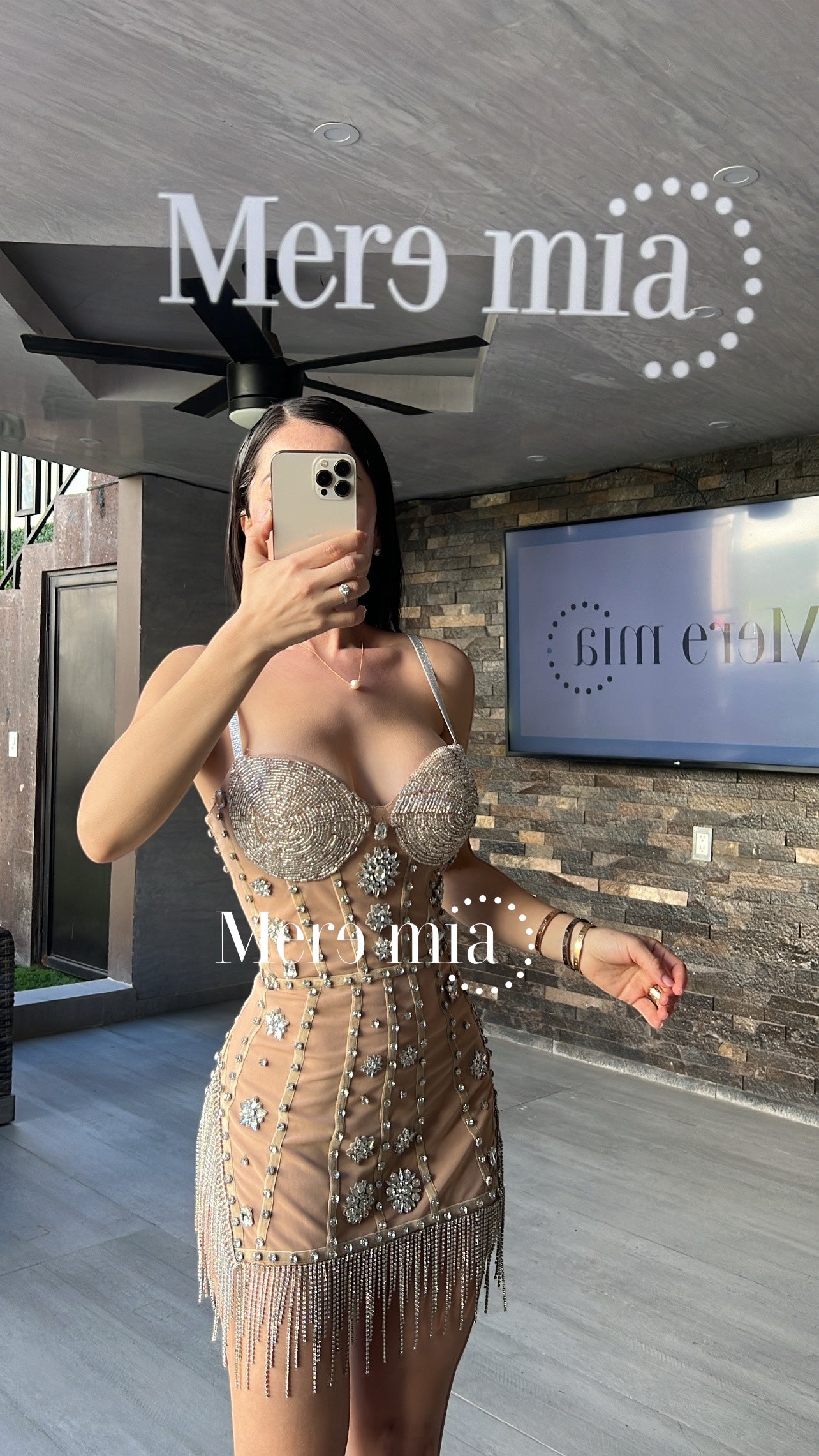 Vestido beige aplicaciones