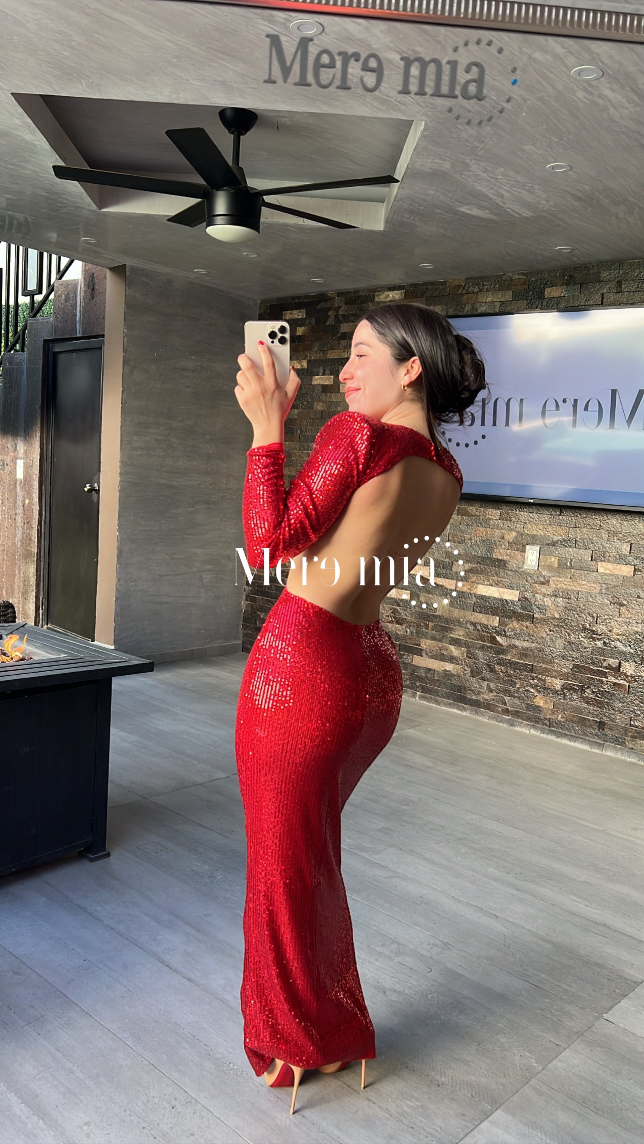 Vestido rojo sin espalda lente