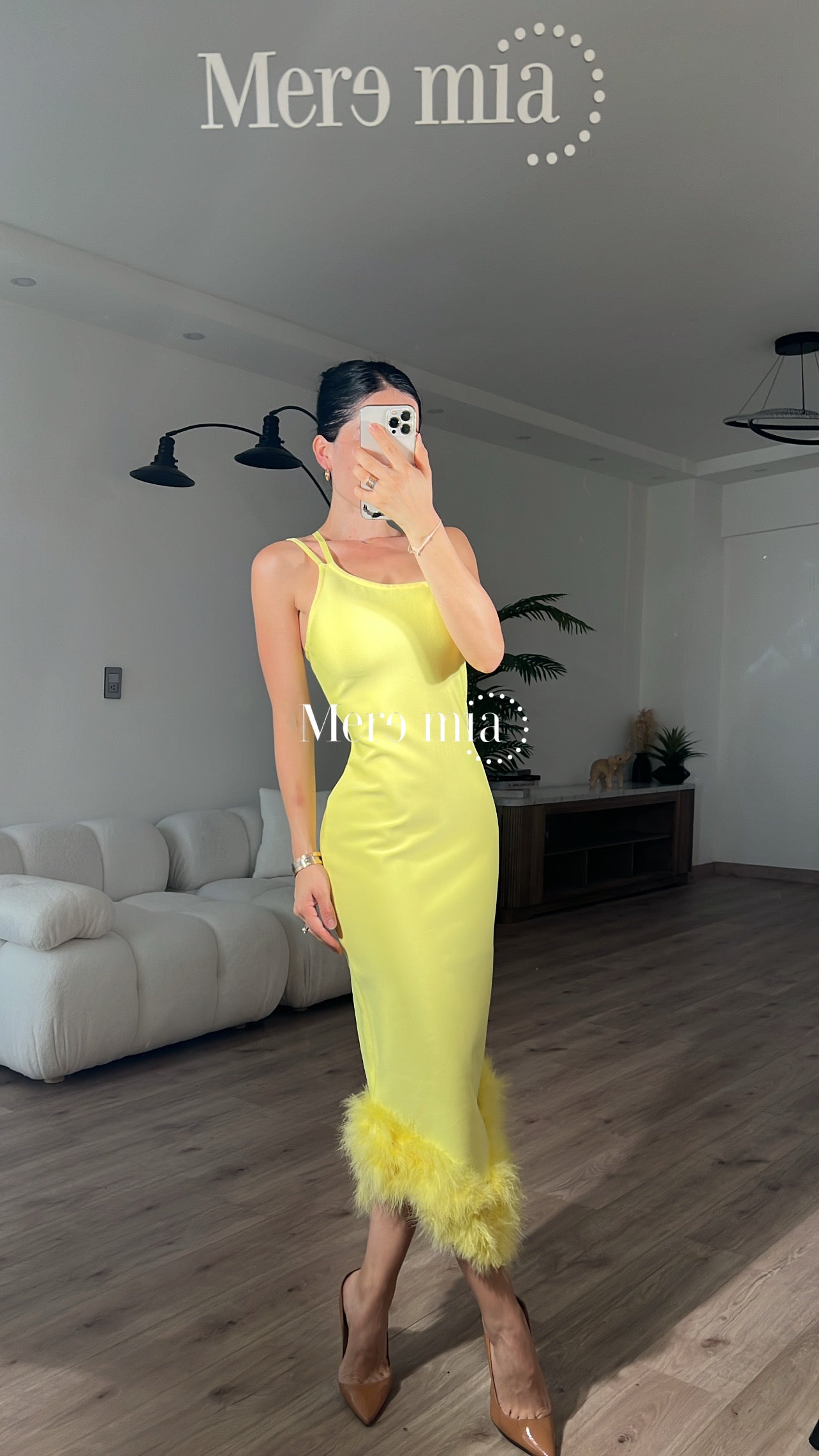 Vestido amarillo plumas ab