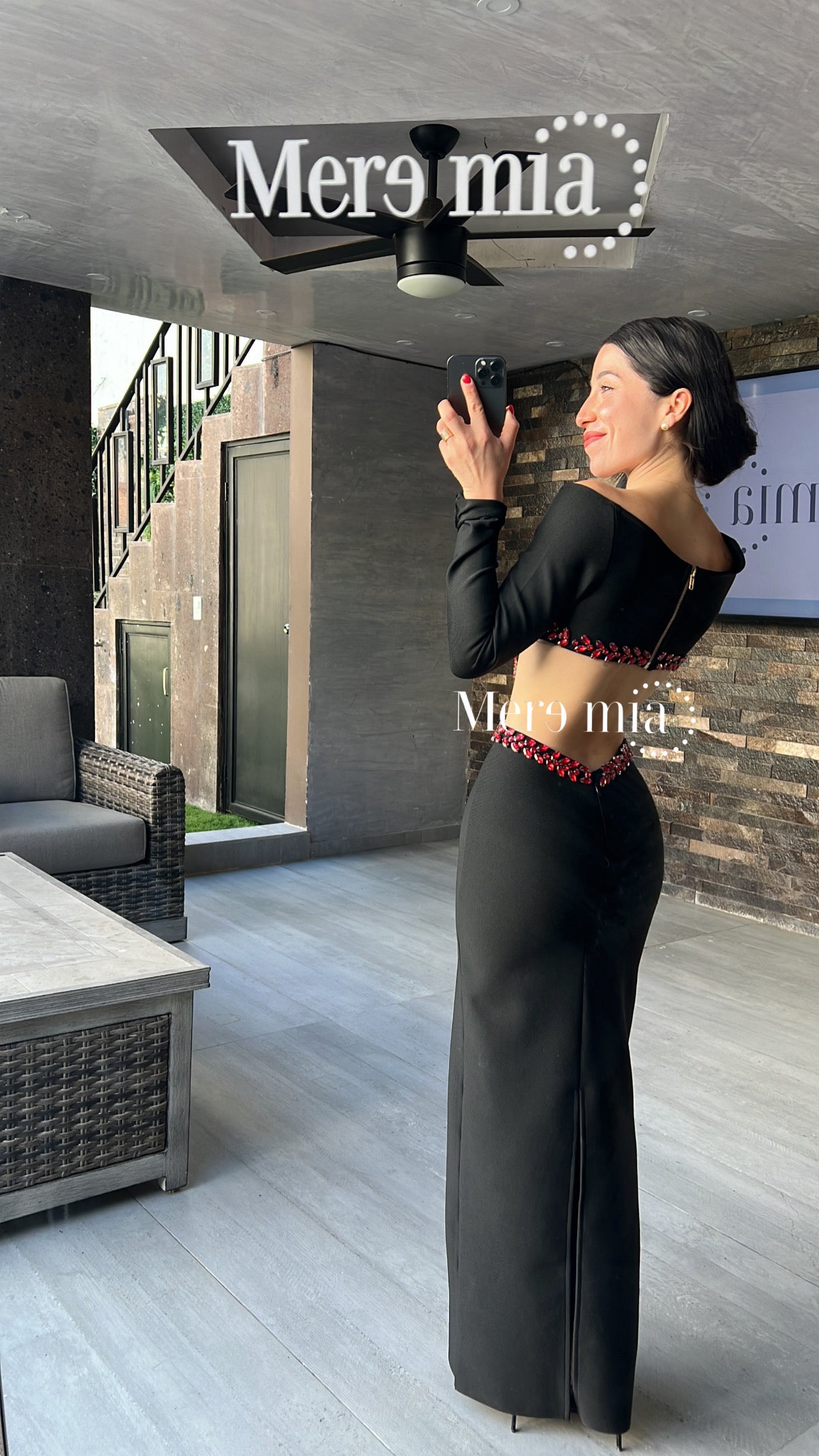 Vestido negro apl rojas