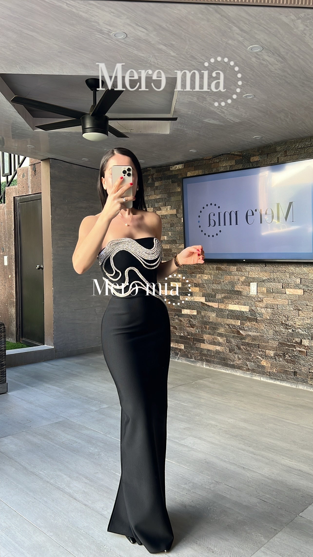 Vestido negro strapp plata