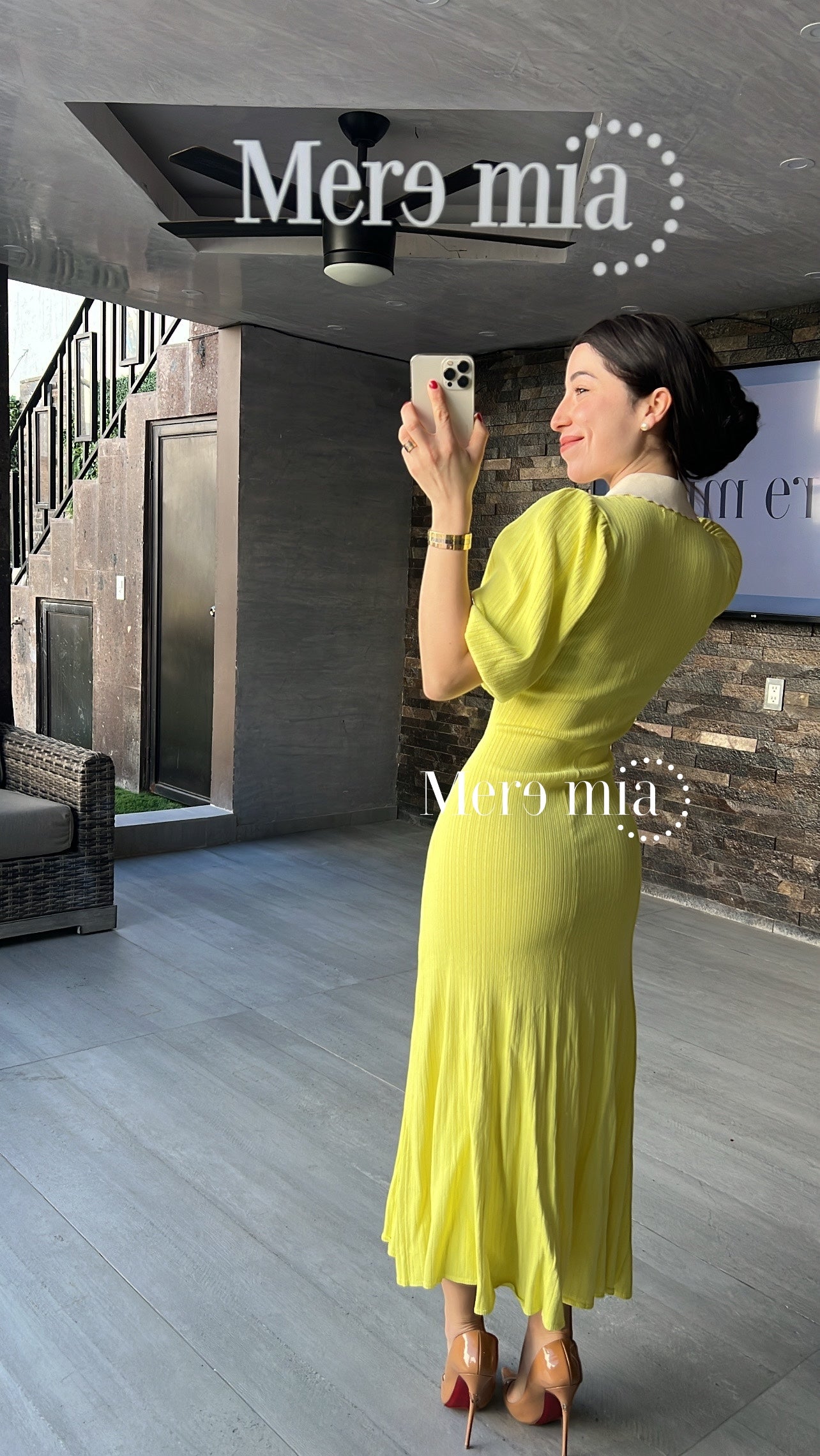 Vestido amarillo cuello