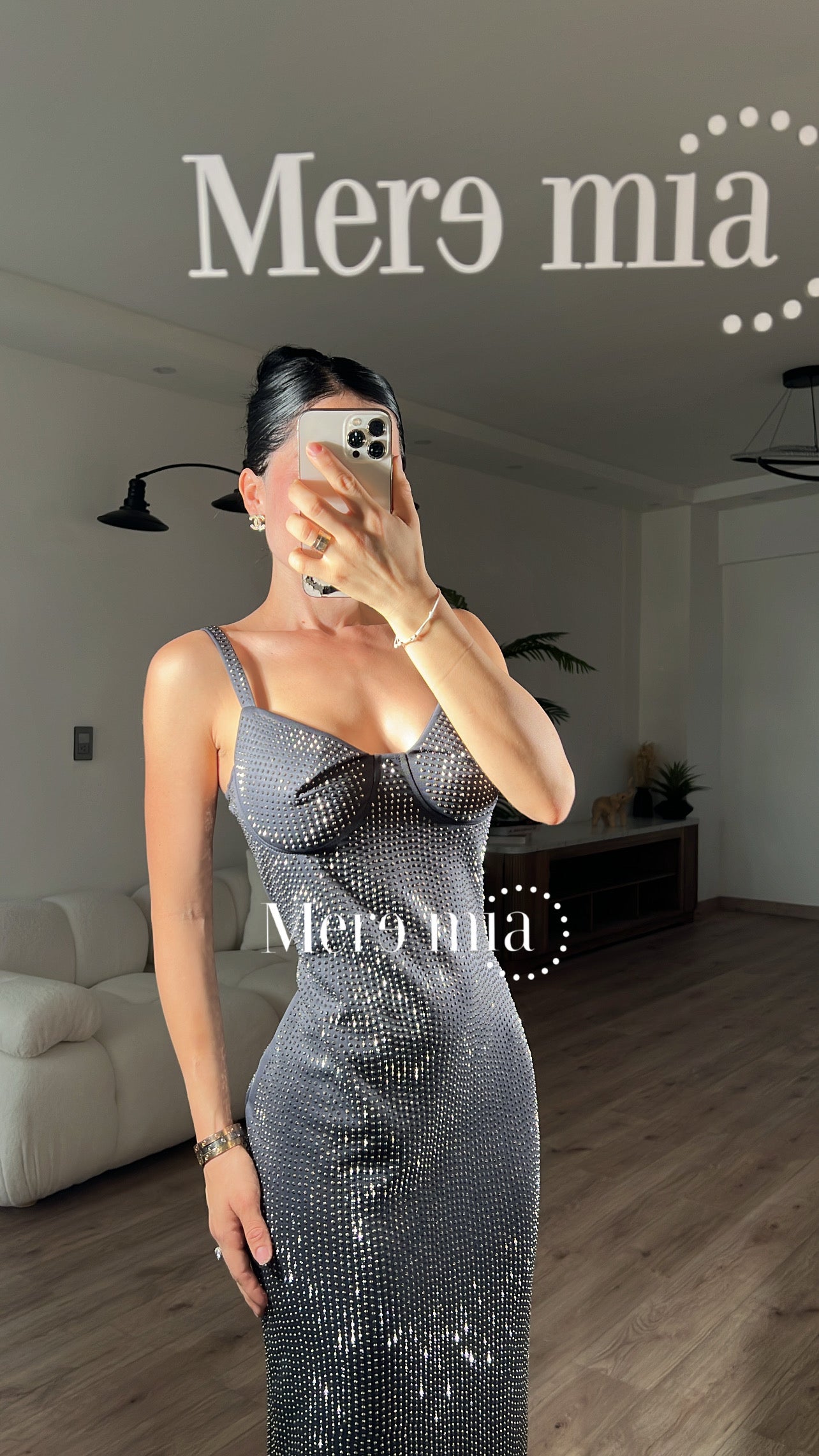 Vestido gris puntos copas