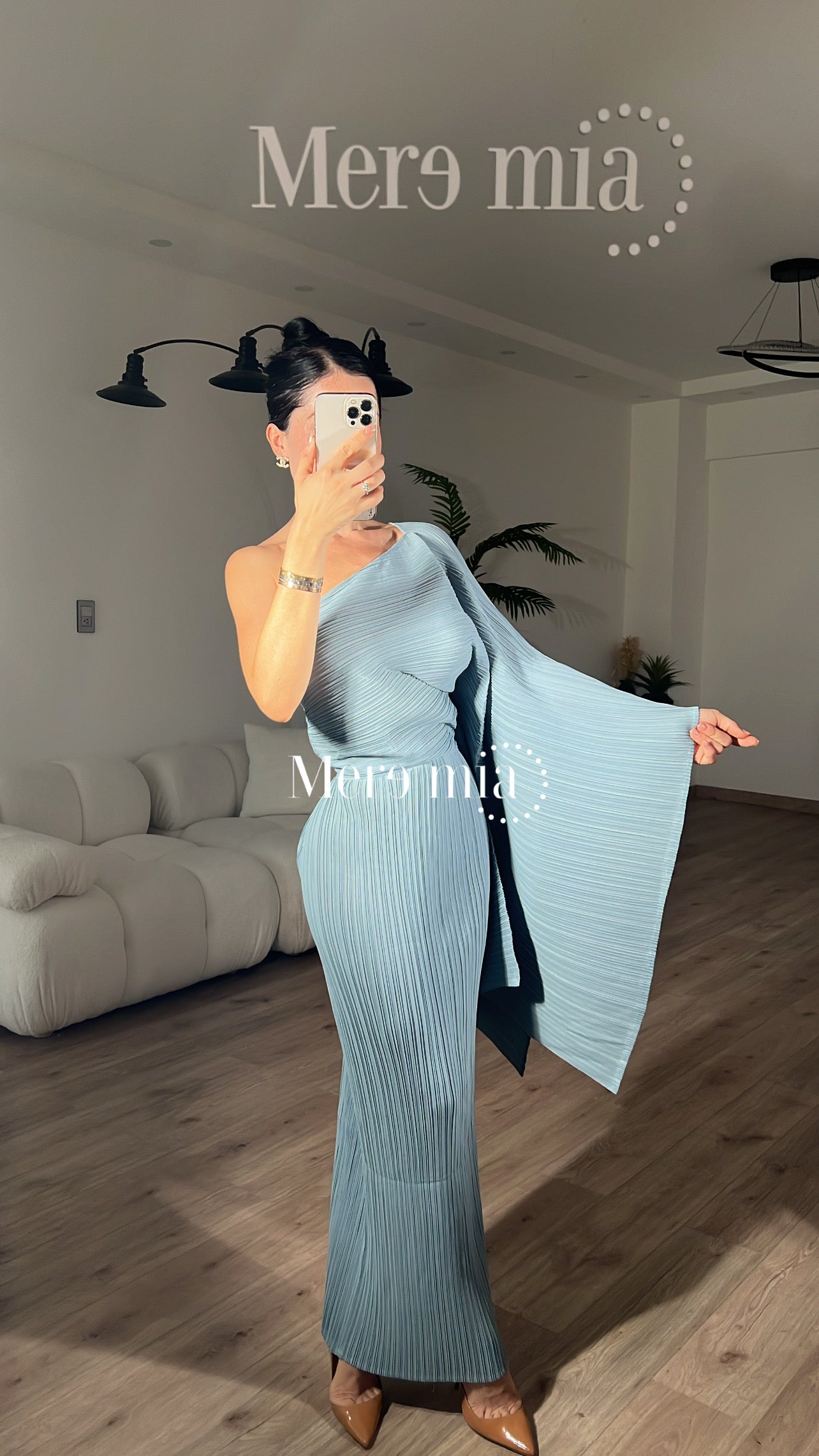 Vestido gris plisado