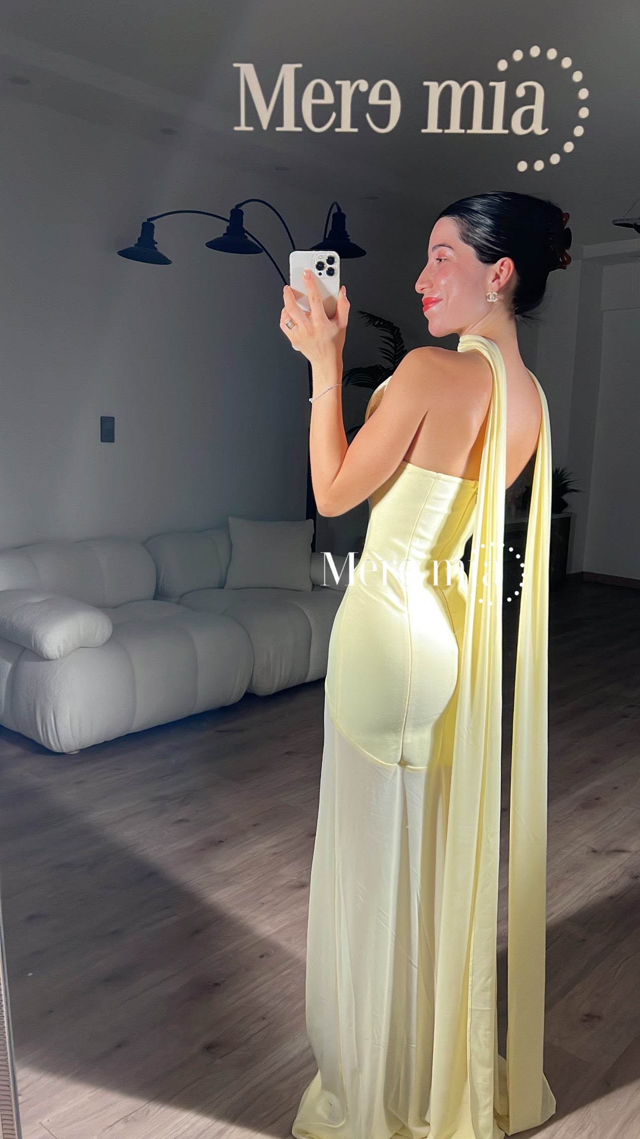 Vestido amarillo cuello