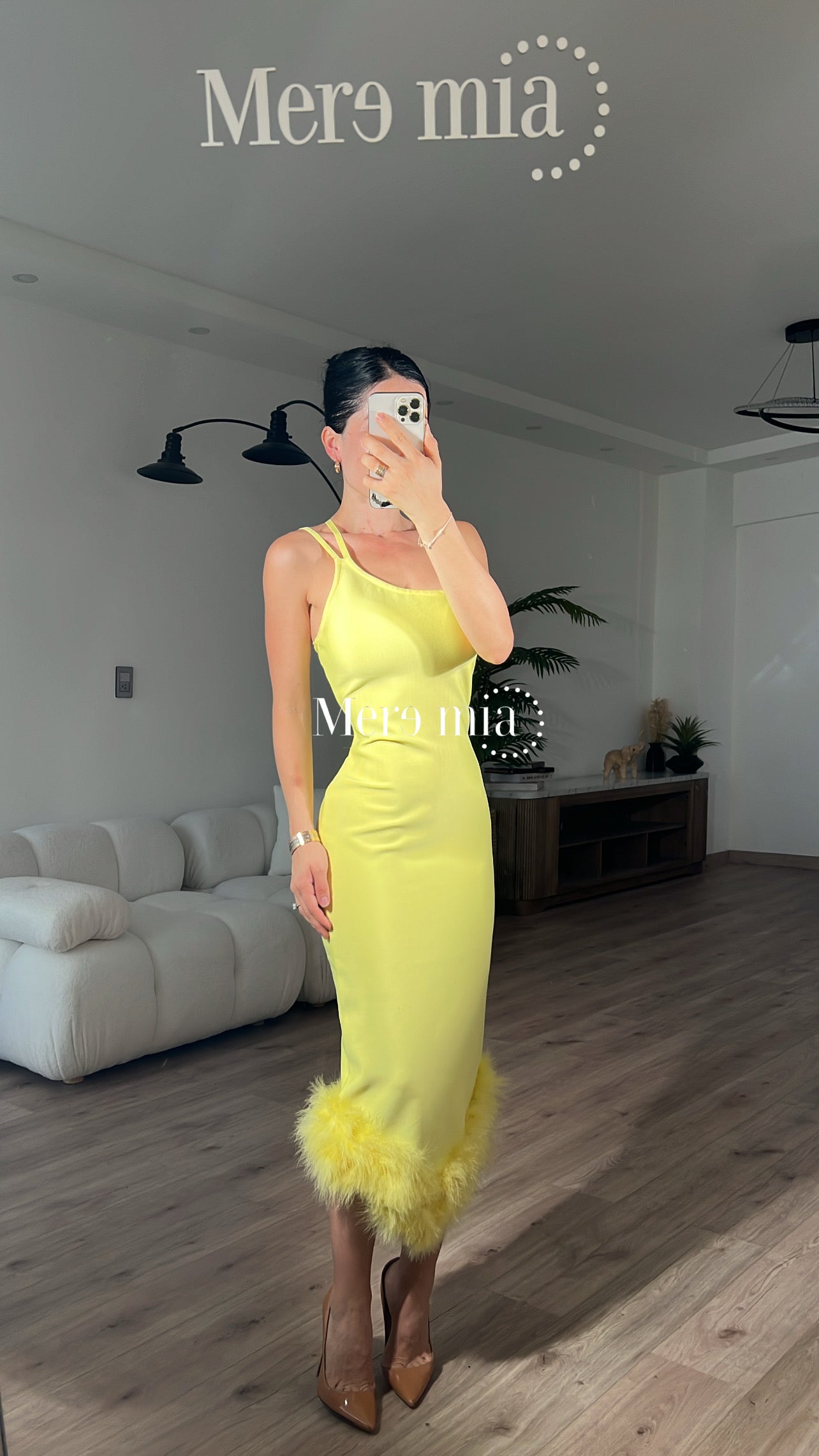 Vestido amarillo plumas ab