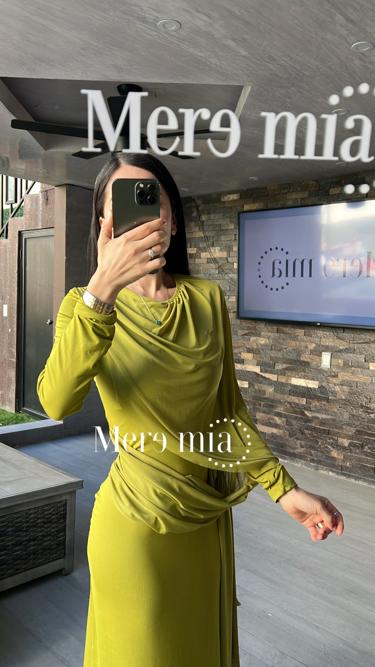 Vestido verde plisado