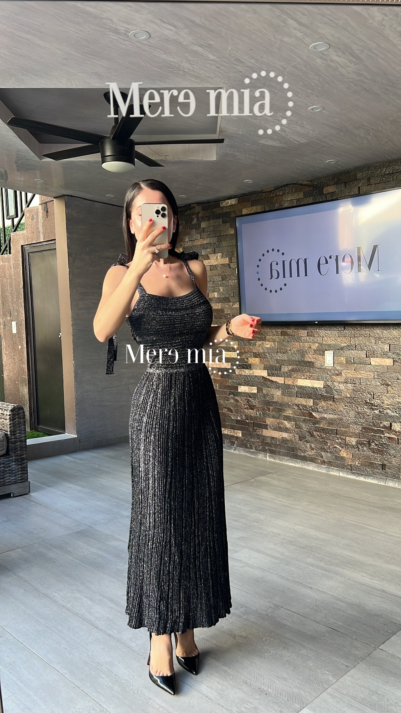 Vestido negro plisado