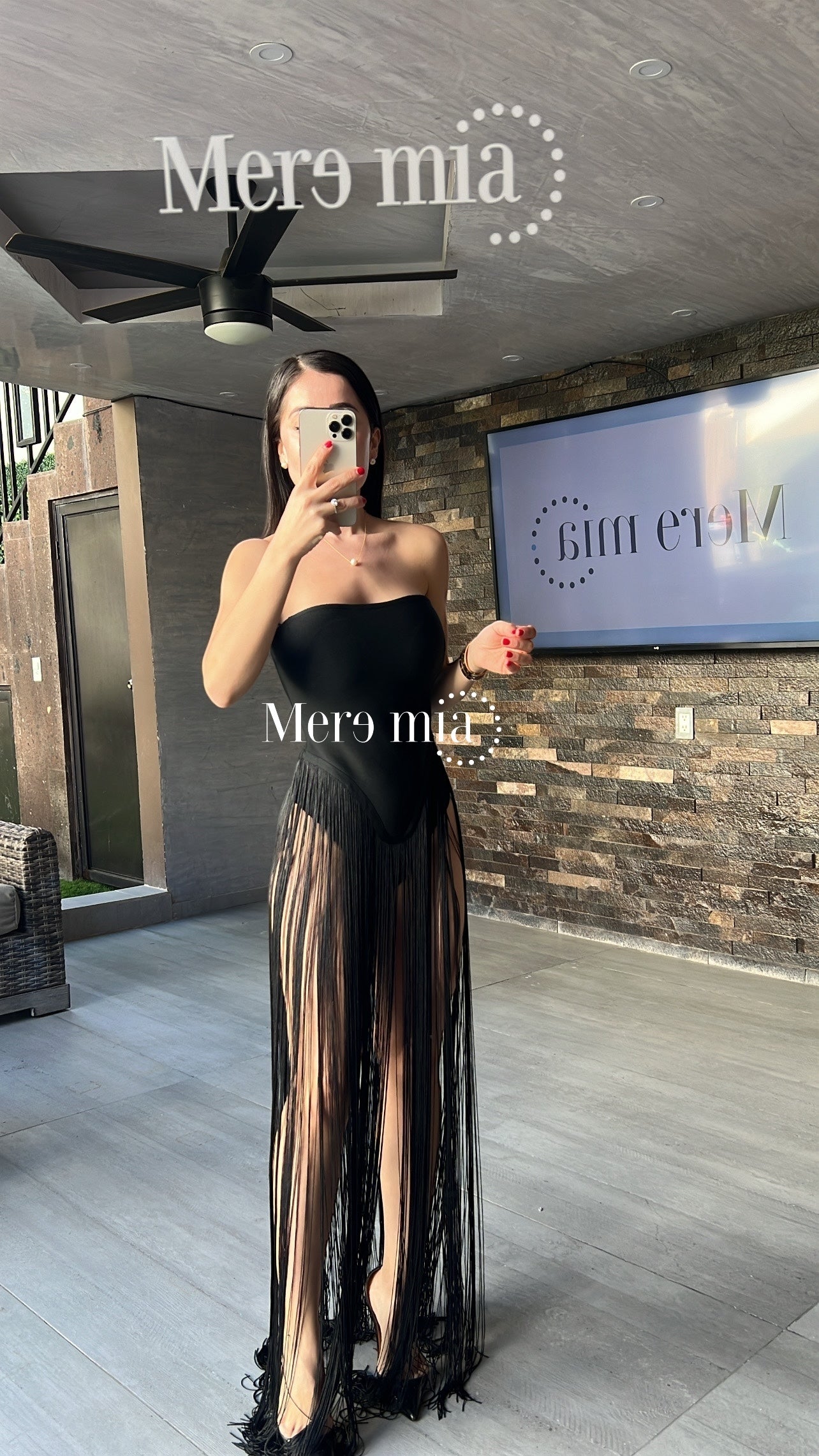 Vestido negro barbas largo