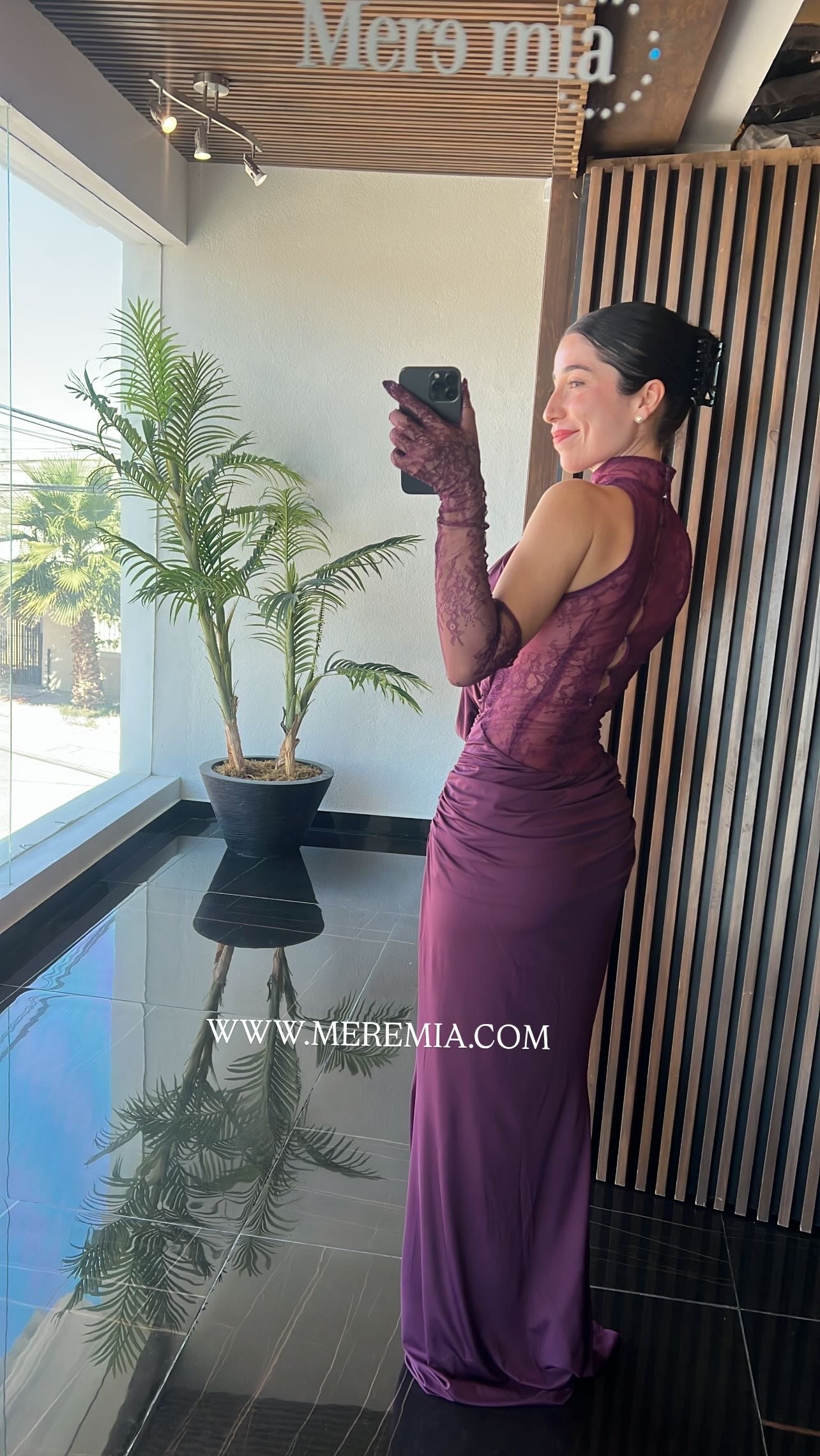 Vestido encaje guantes sat