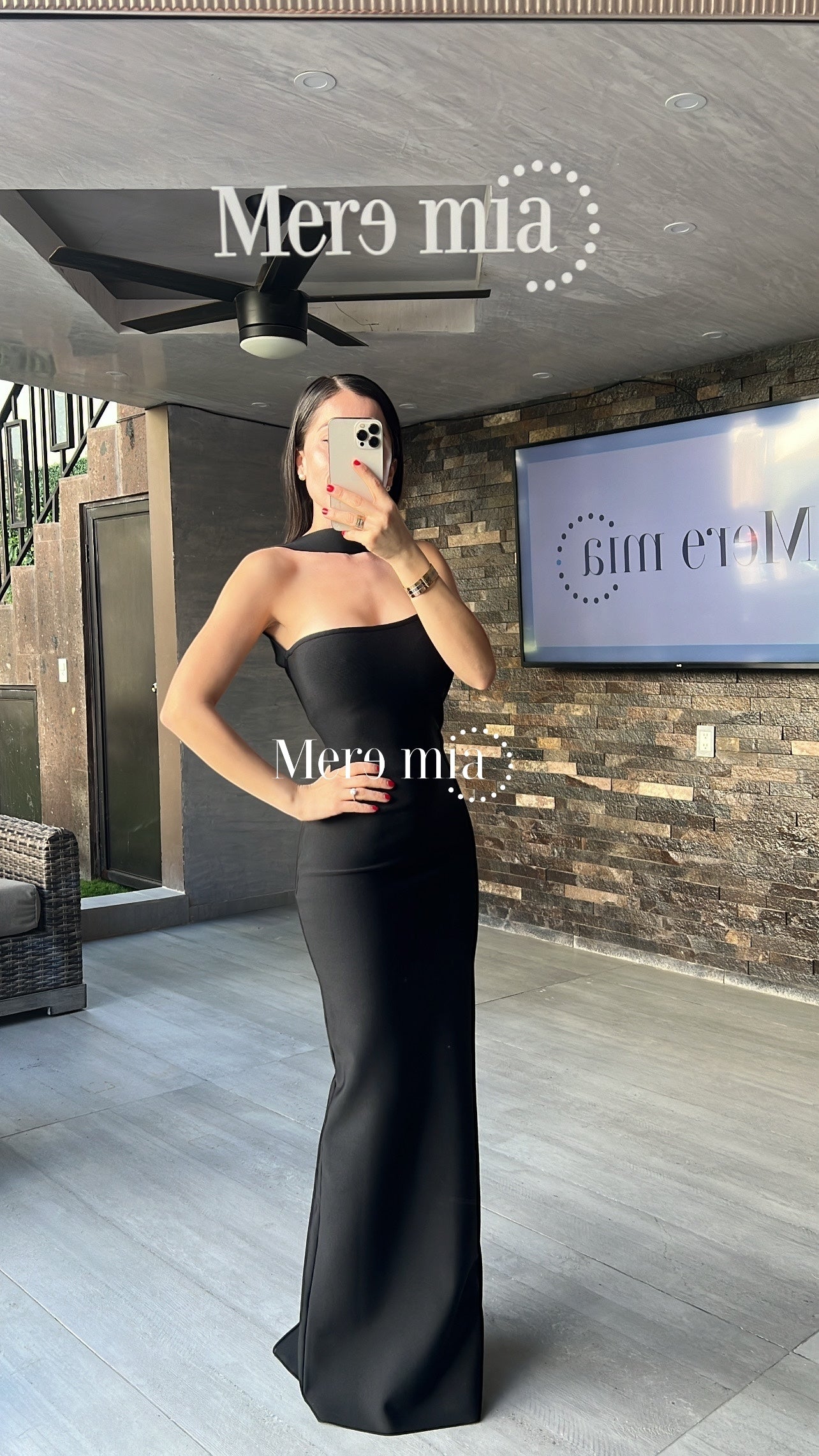 Vestido negro cuello liso