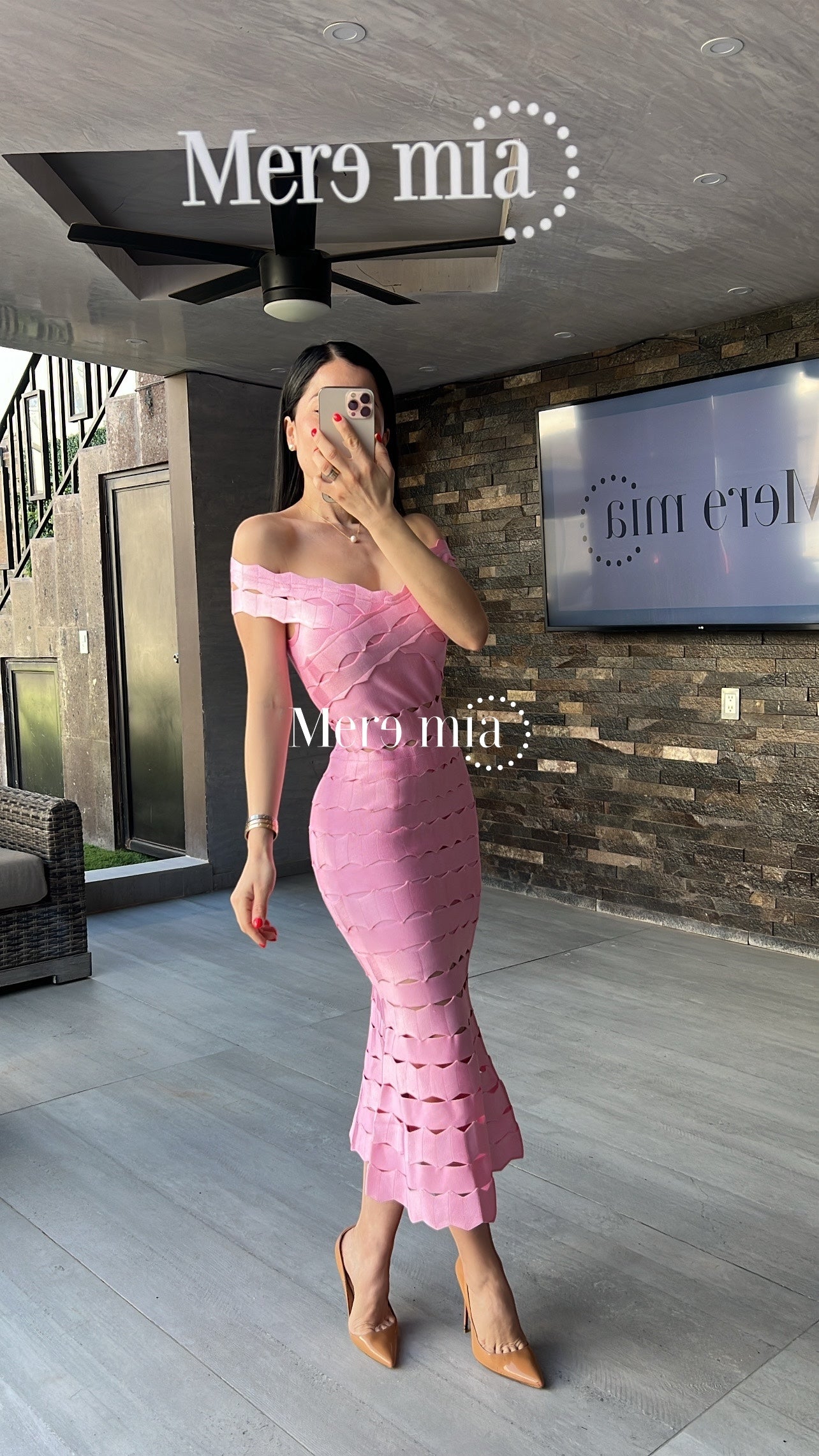 Vestido rosa ruff hombros