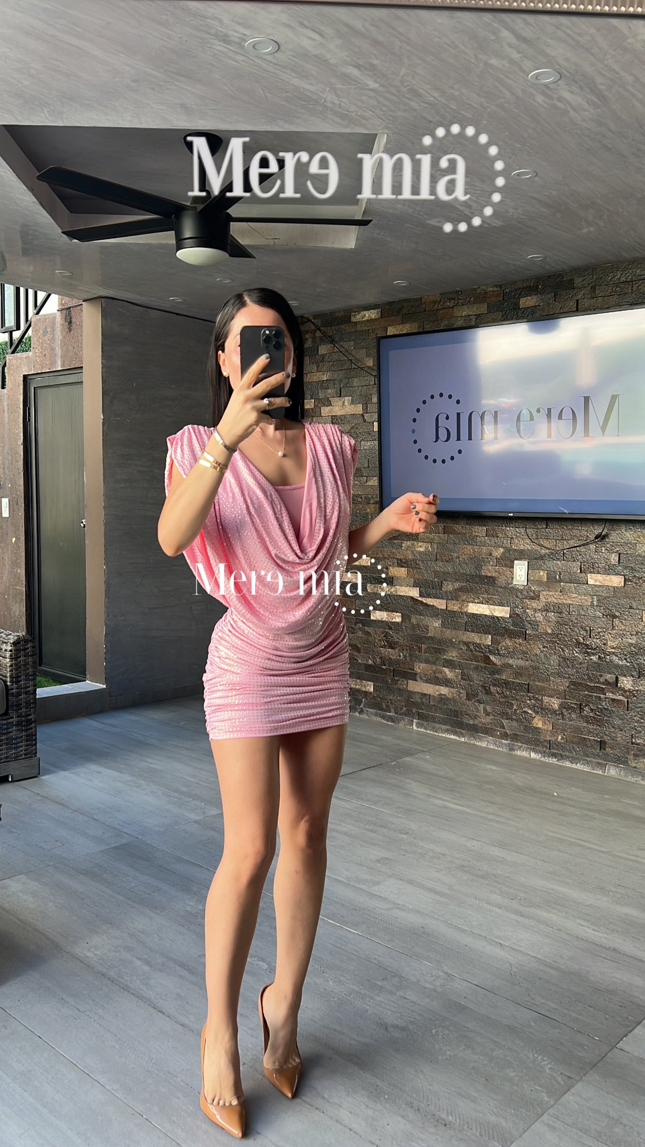 Vestido rosa puntos U