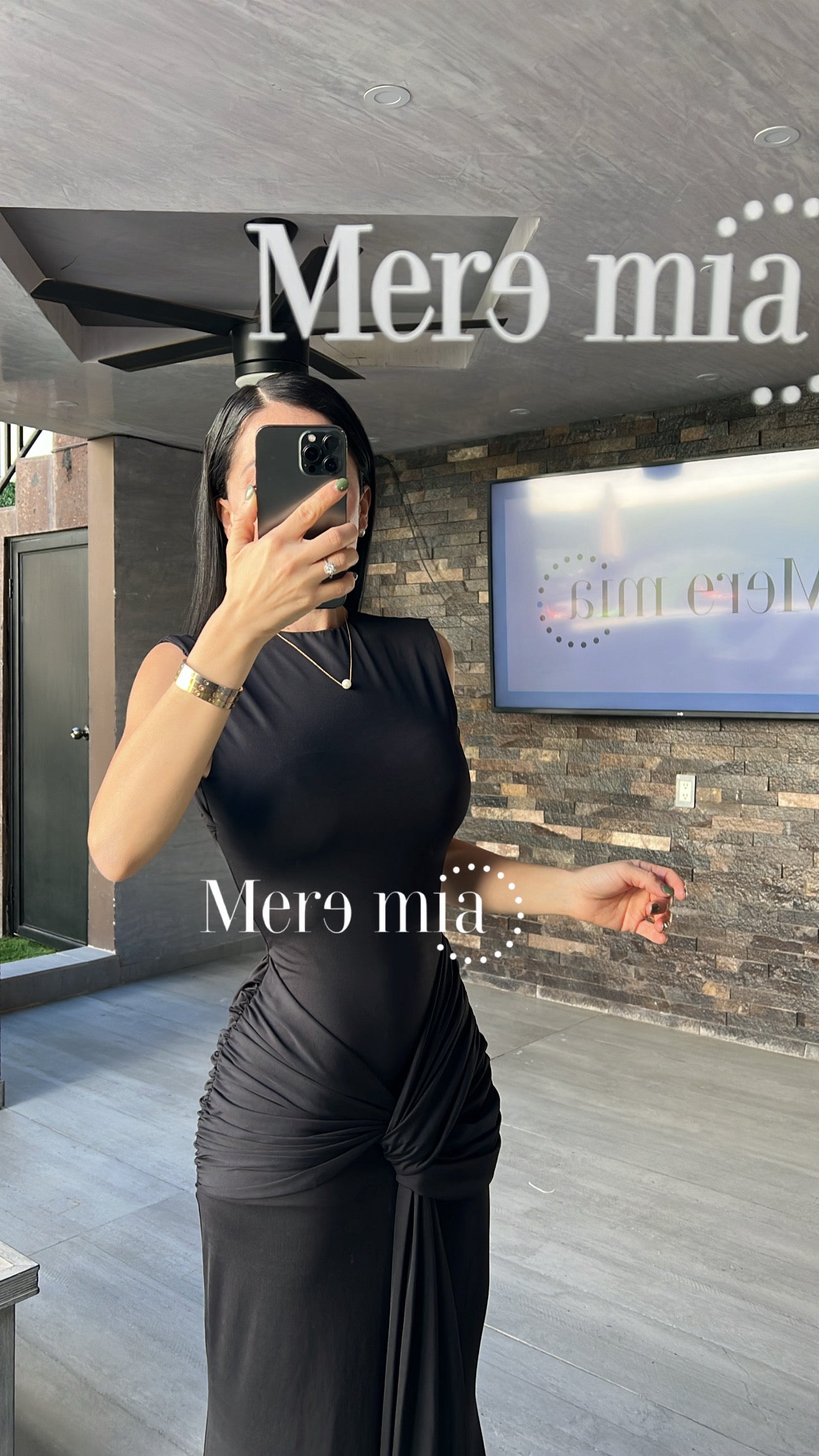 Vestido negro plisado tira