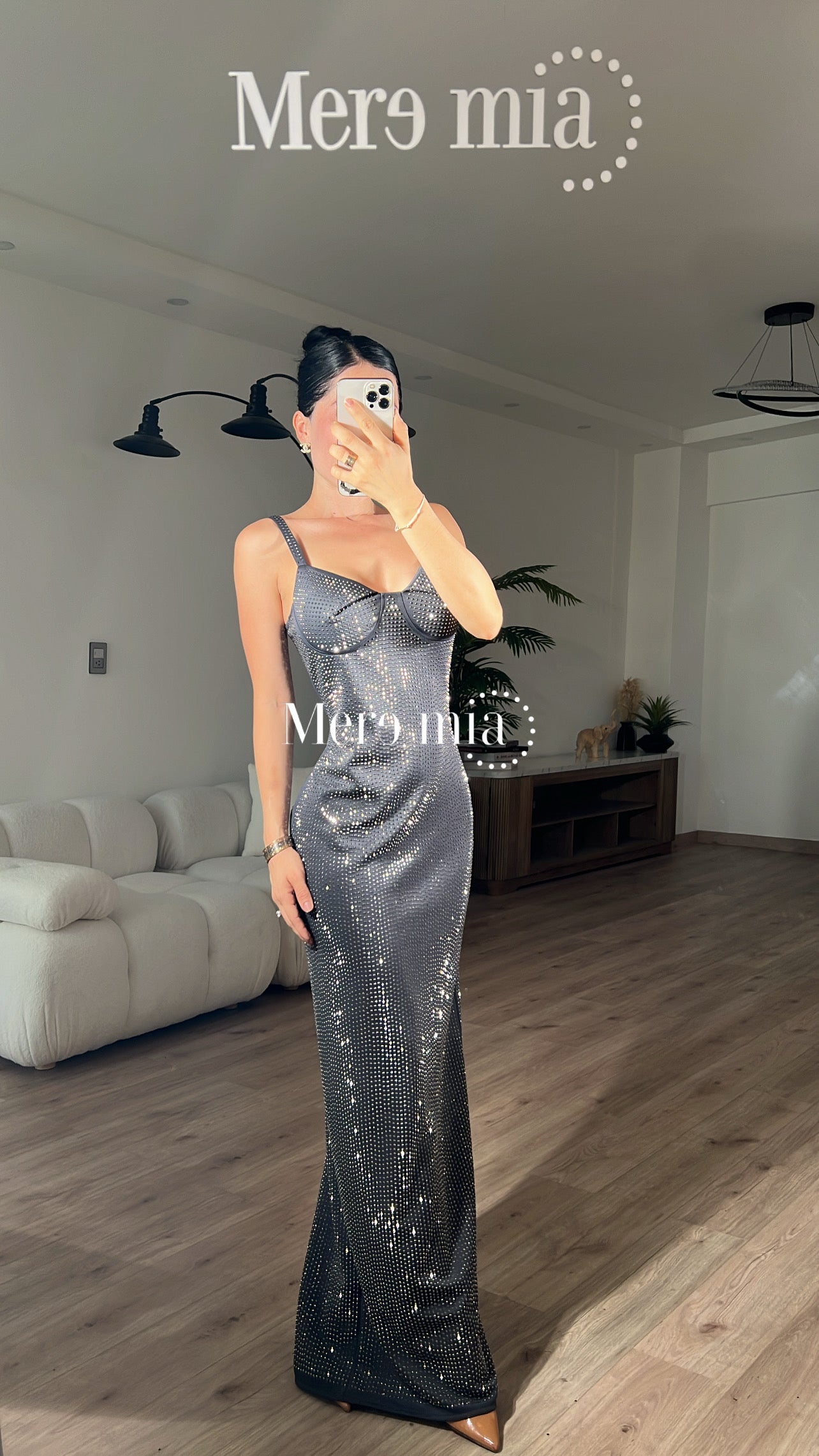 Vestido gris puntos copas