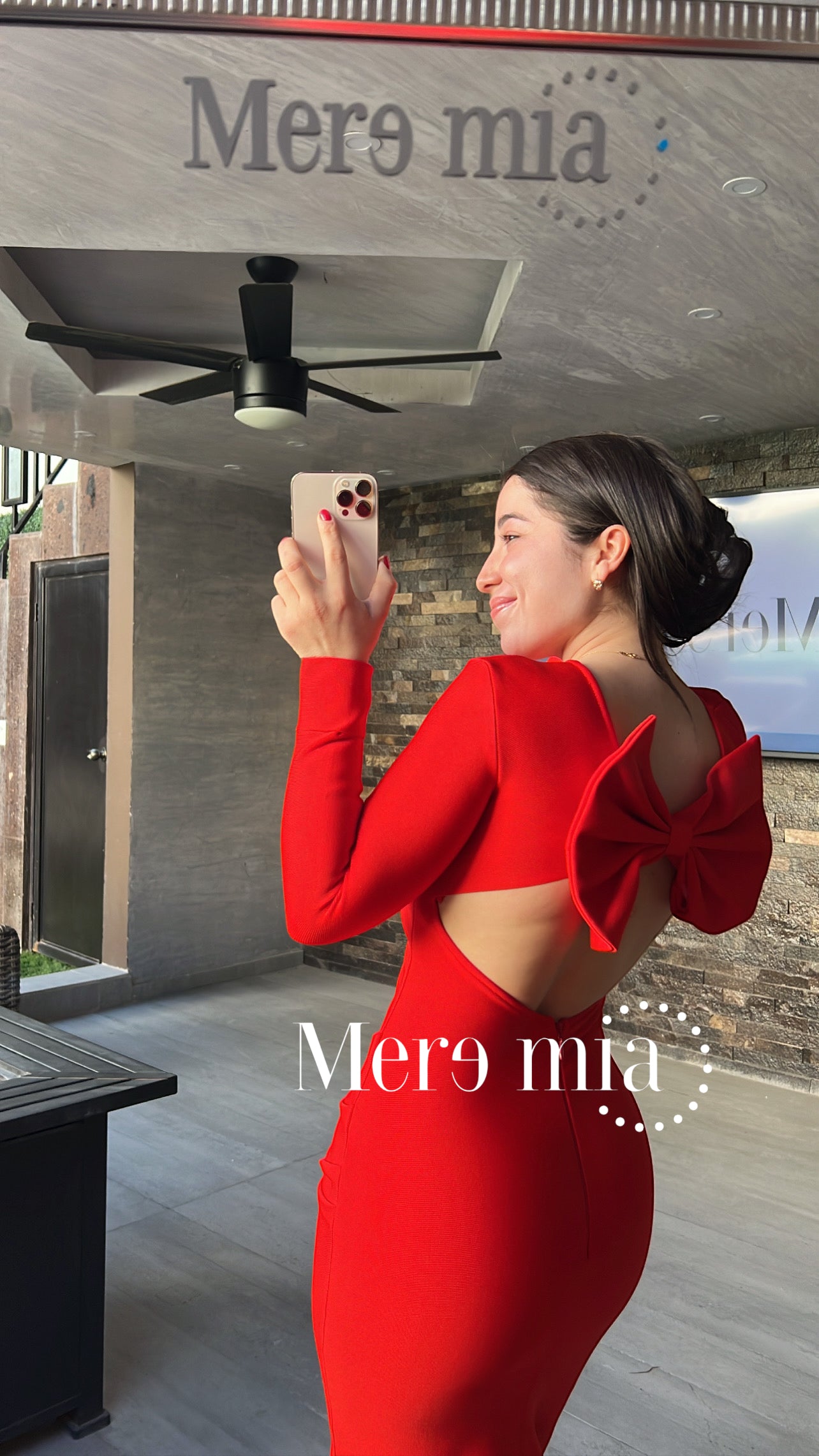 Vestido rojo espalda moño