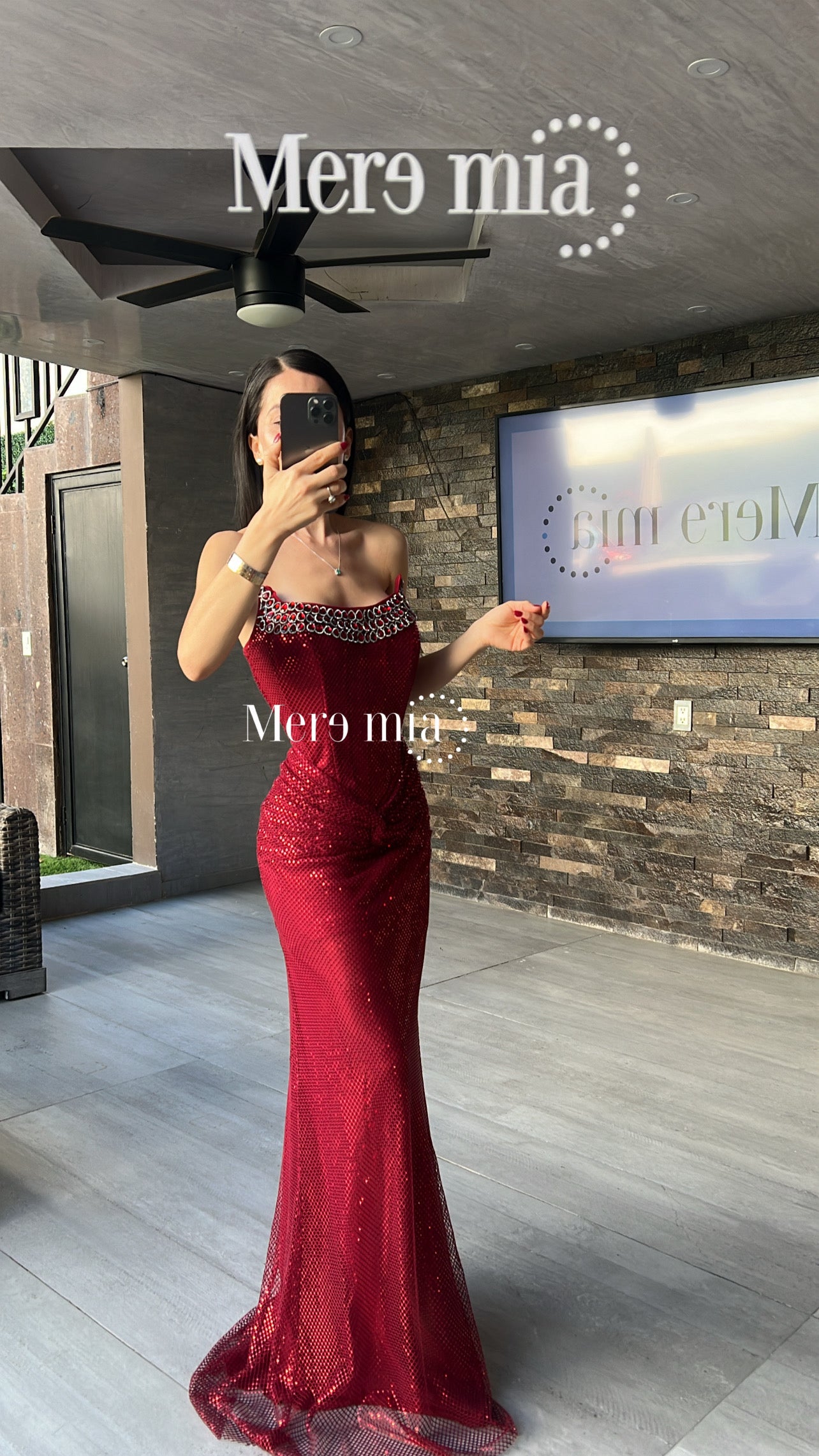 Vestido tinto puntos U plata