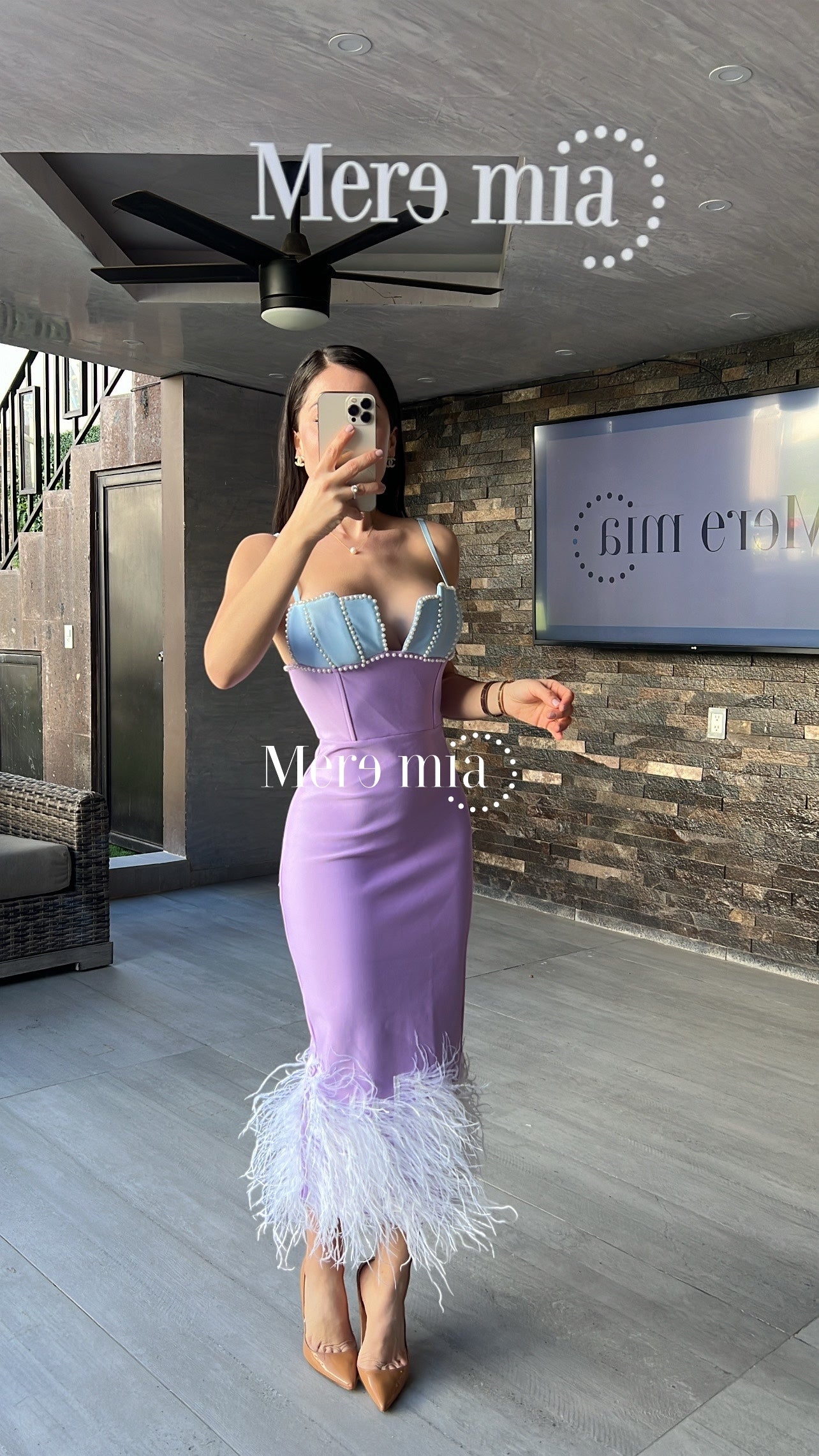 Vestido lila azul plumas