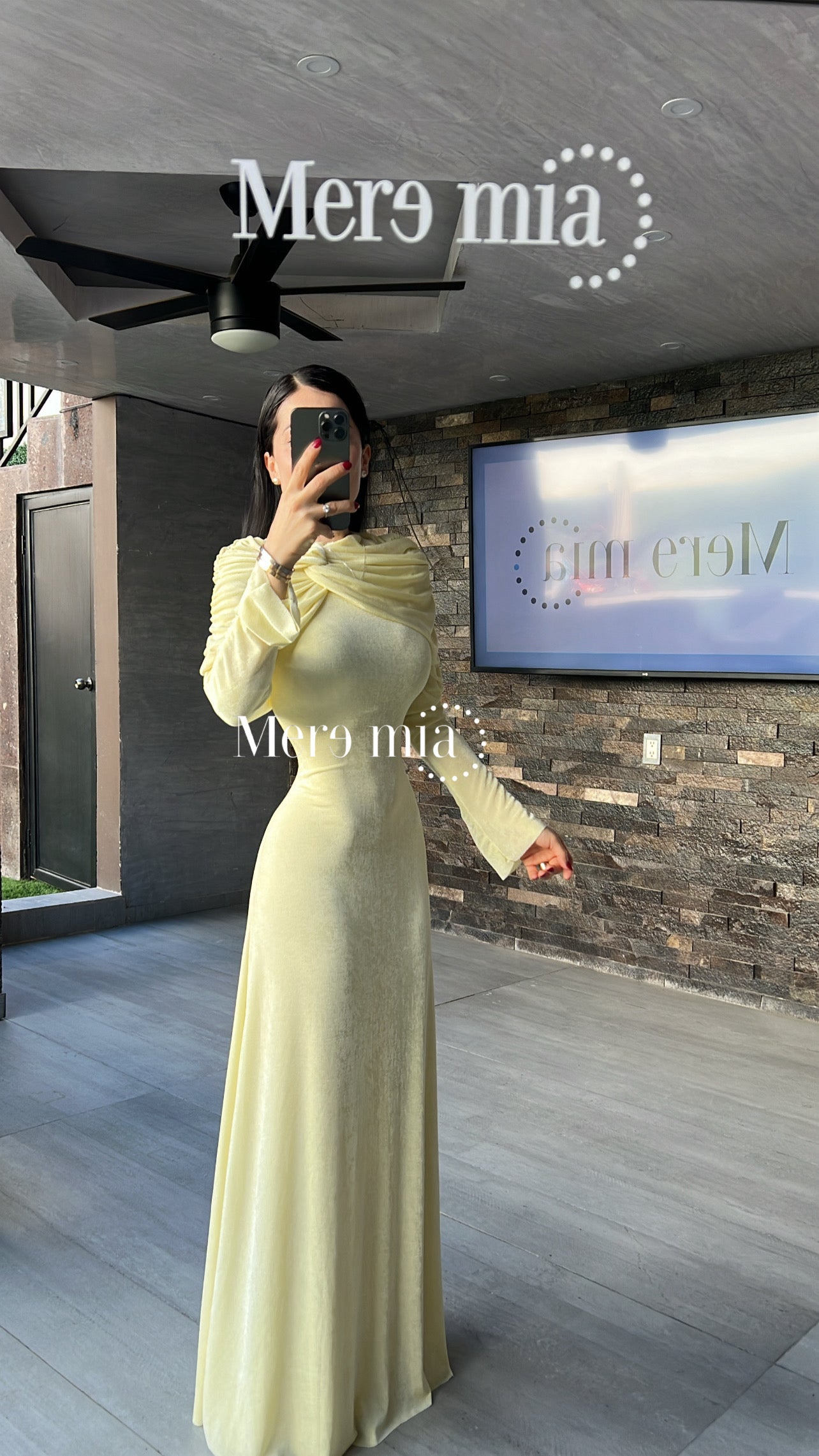 Vestido amarillo plisado nudo