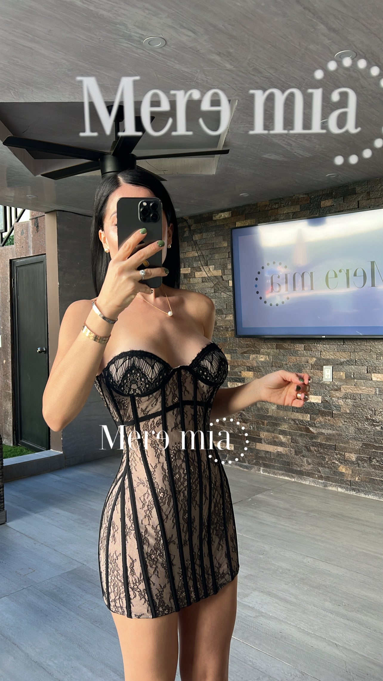 Vestido negro encaje var