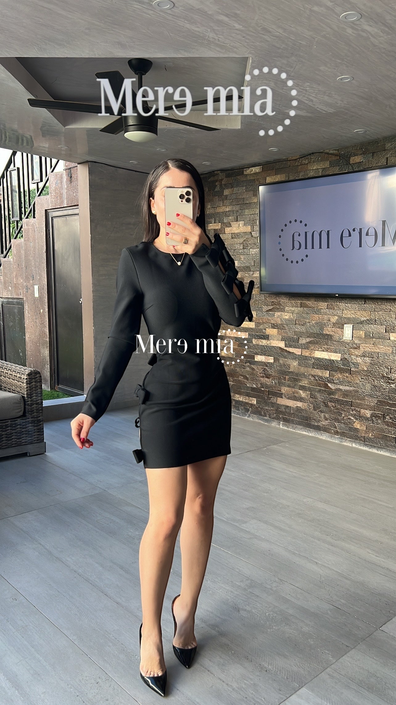 Vestido negro  corto moños