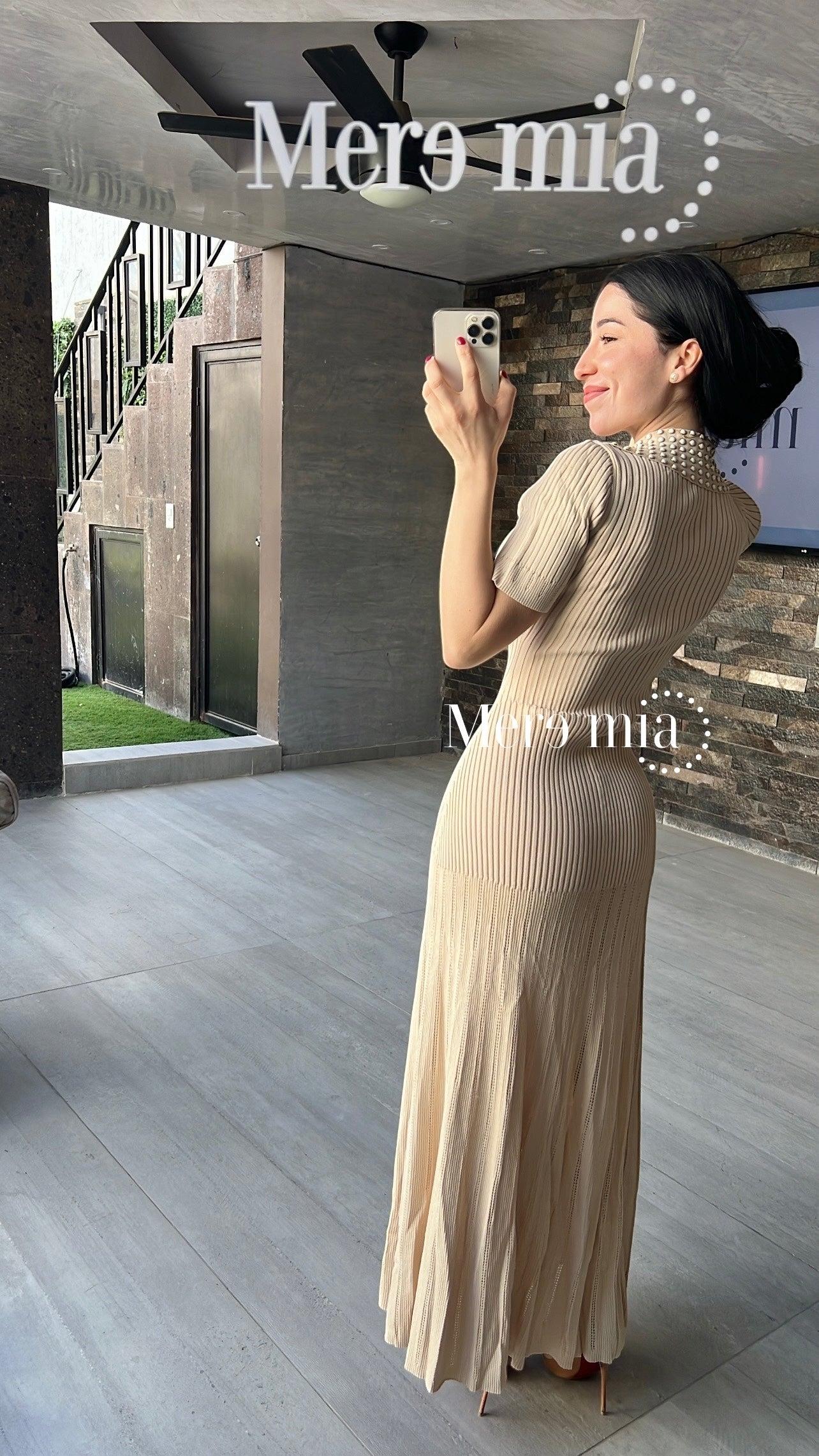 Vestido beige apl cuello