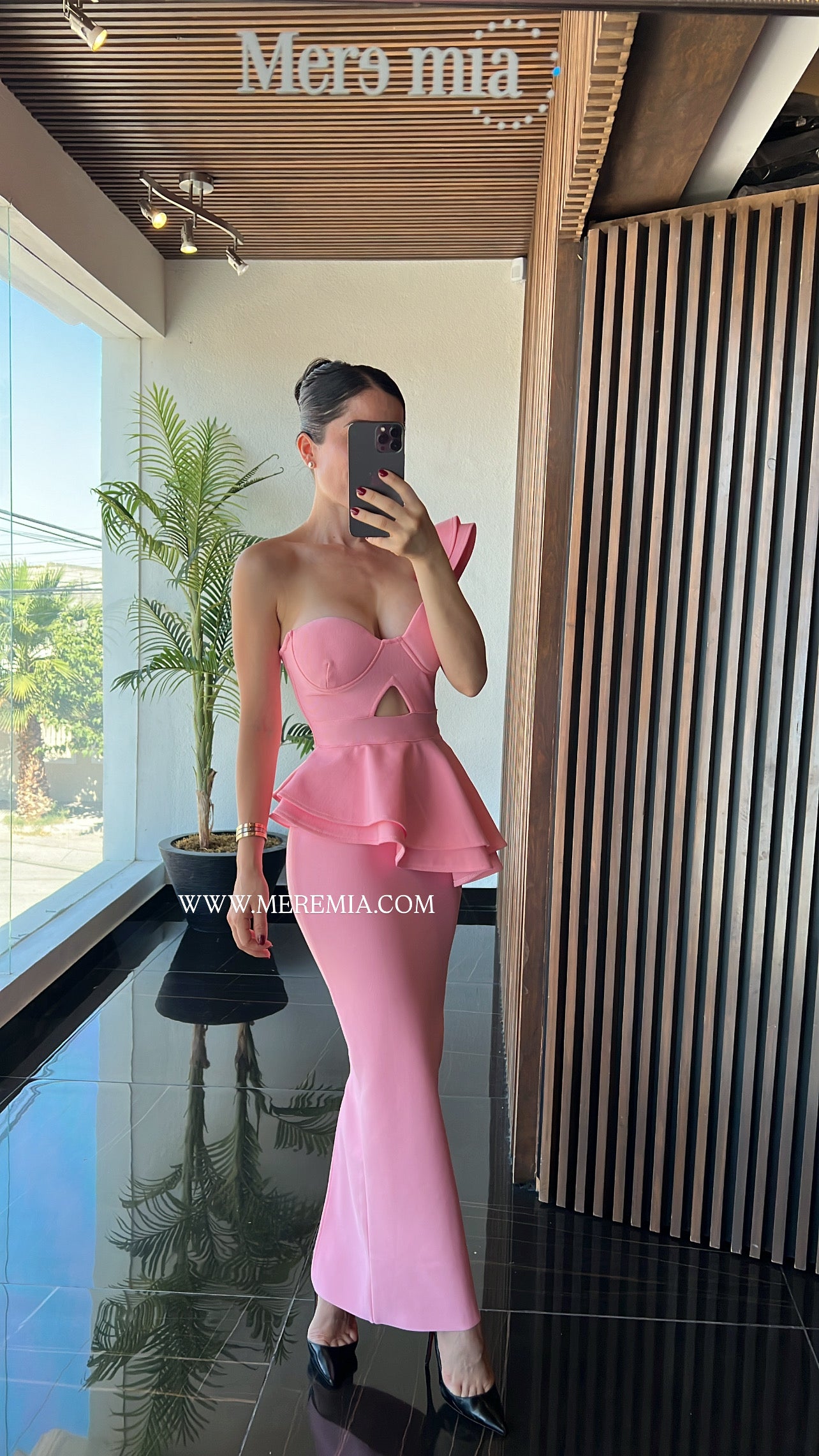 Vestido hombro escarola