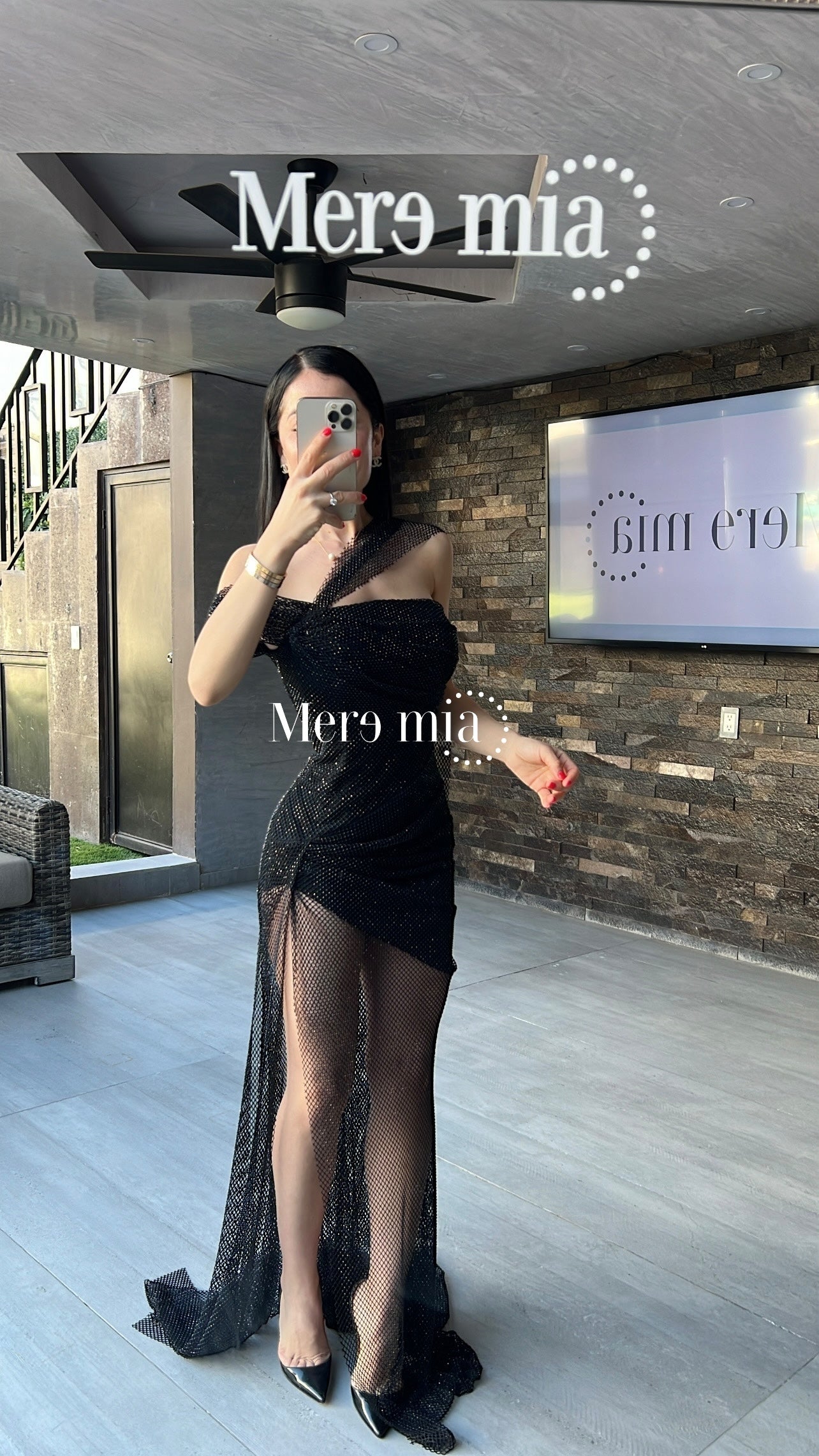 Vestido negro puntos