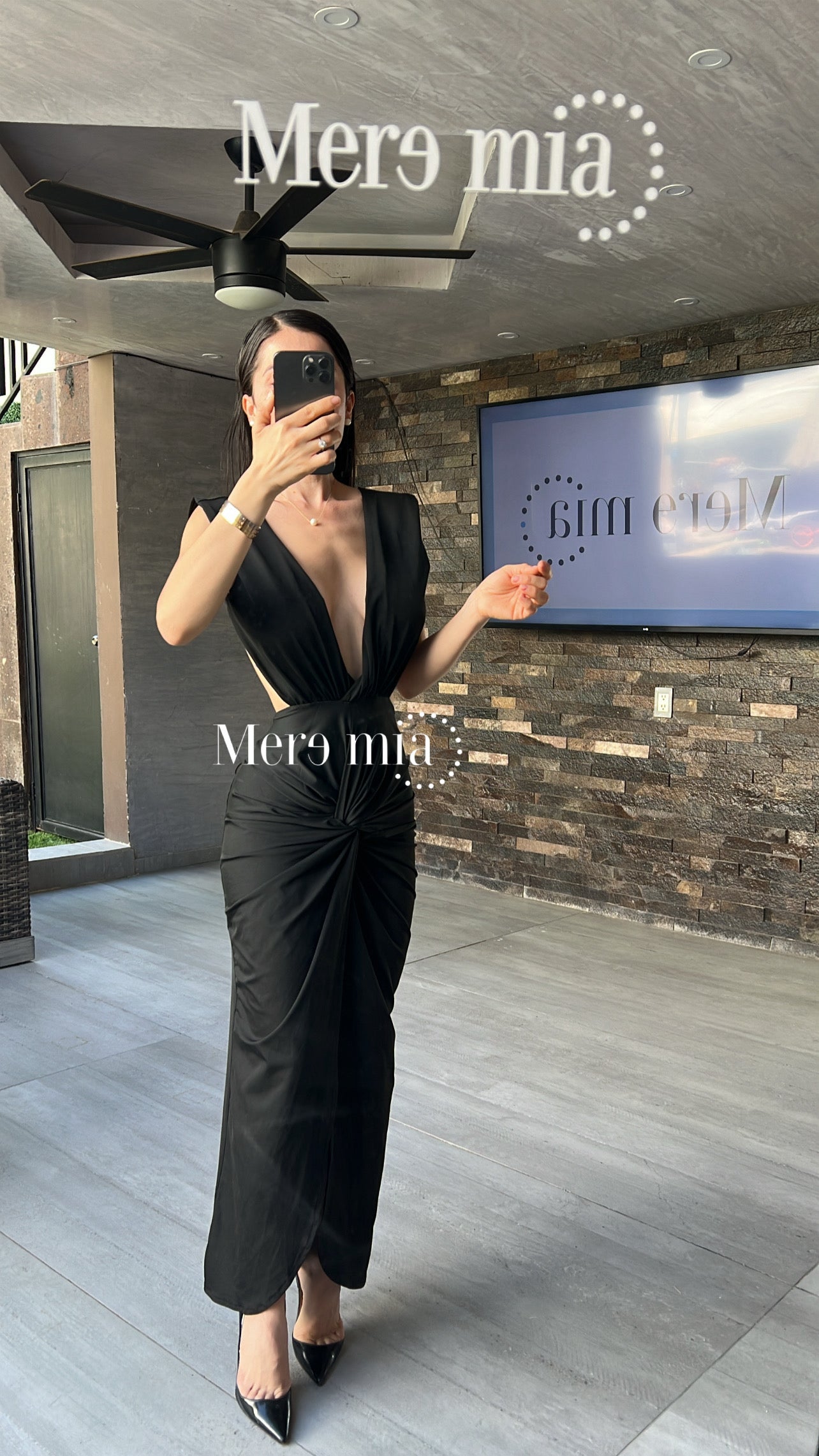 Vestido negro  escote en V y stretch